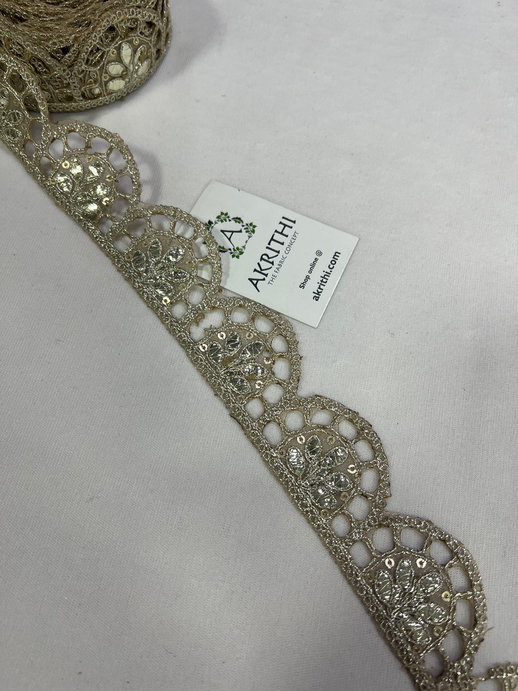 Embroidered lace 9 metres roll