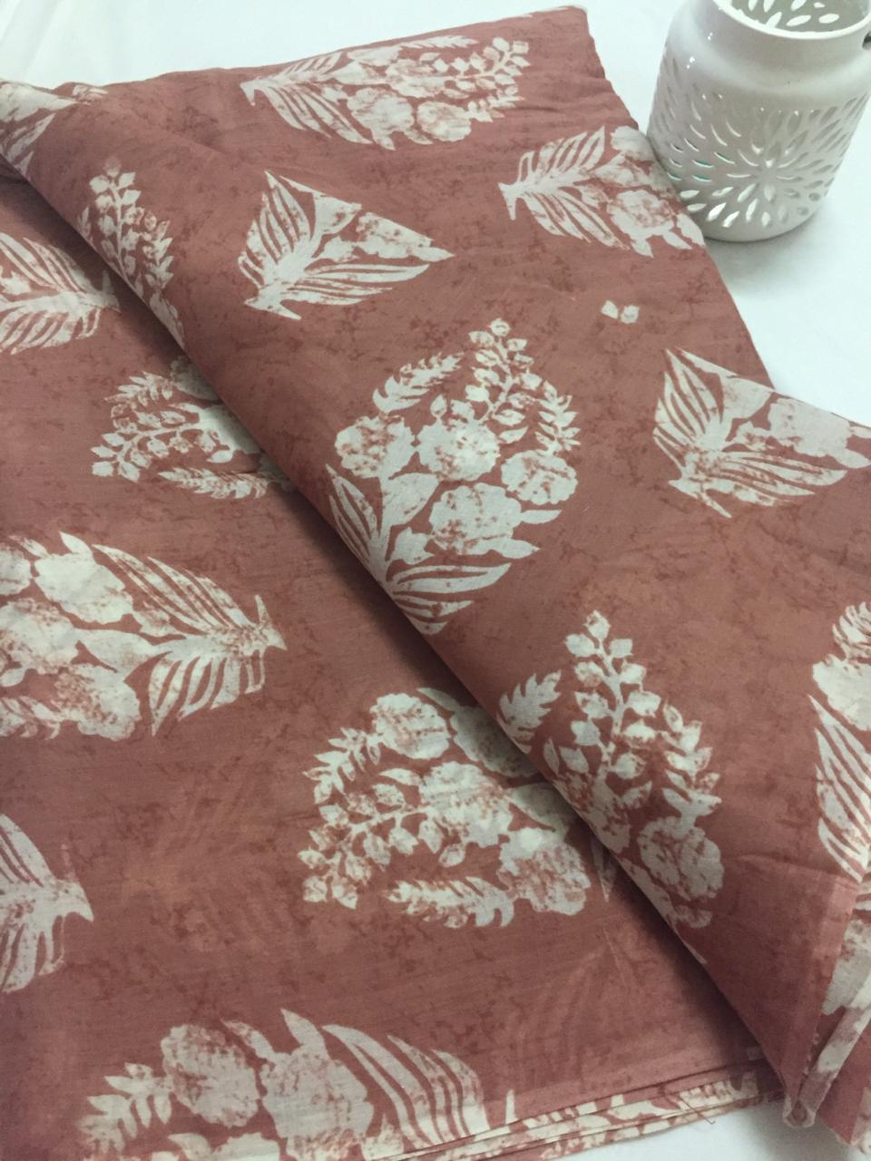 Printed mul cotton fabric
