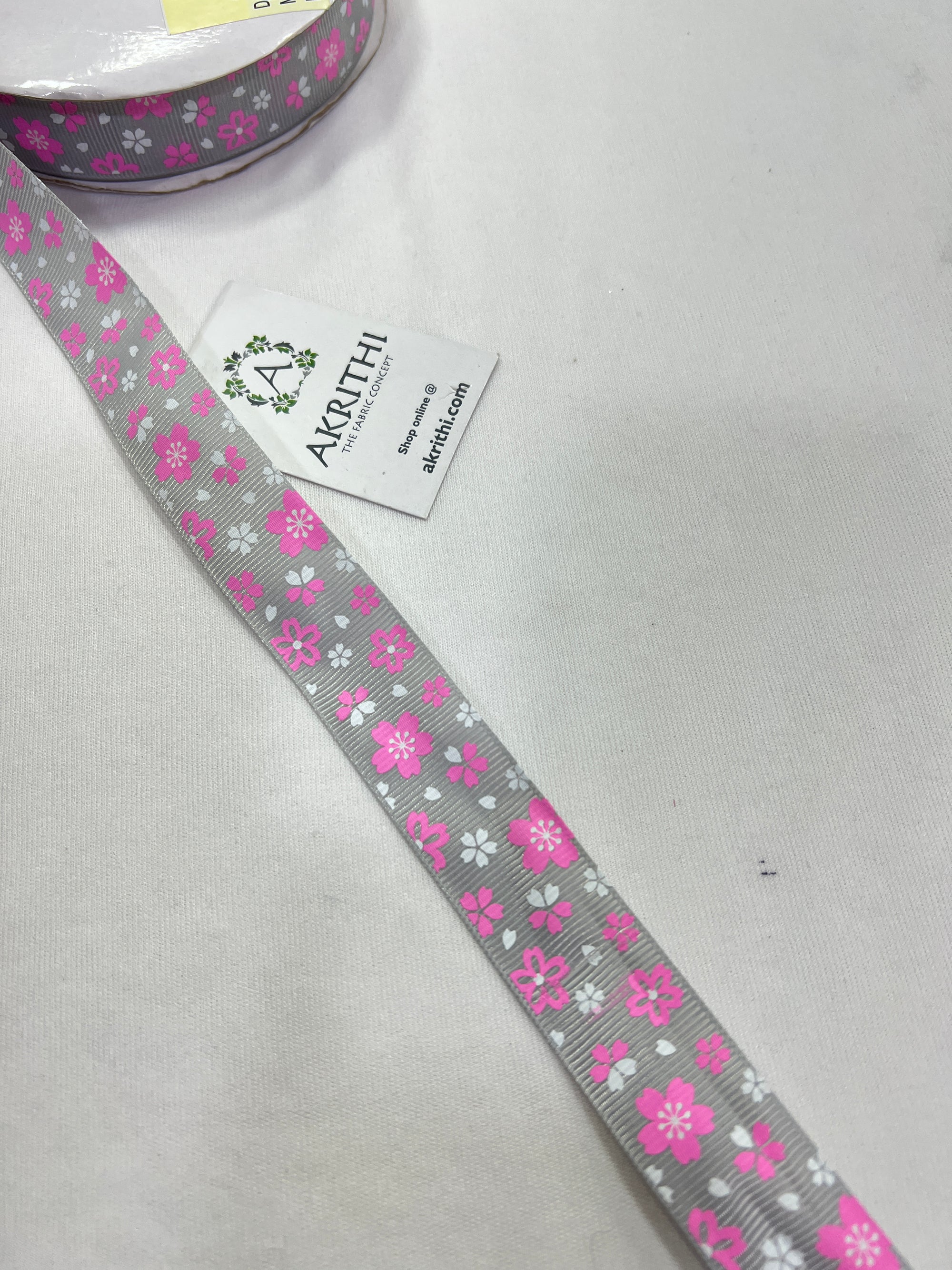 Lace per metre