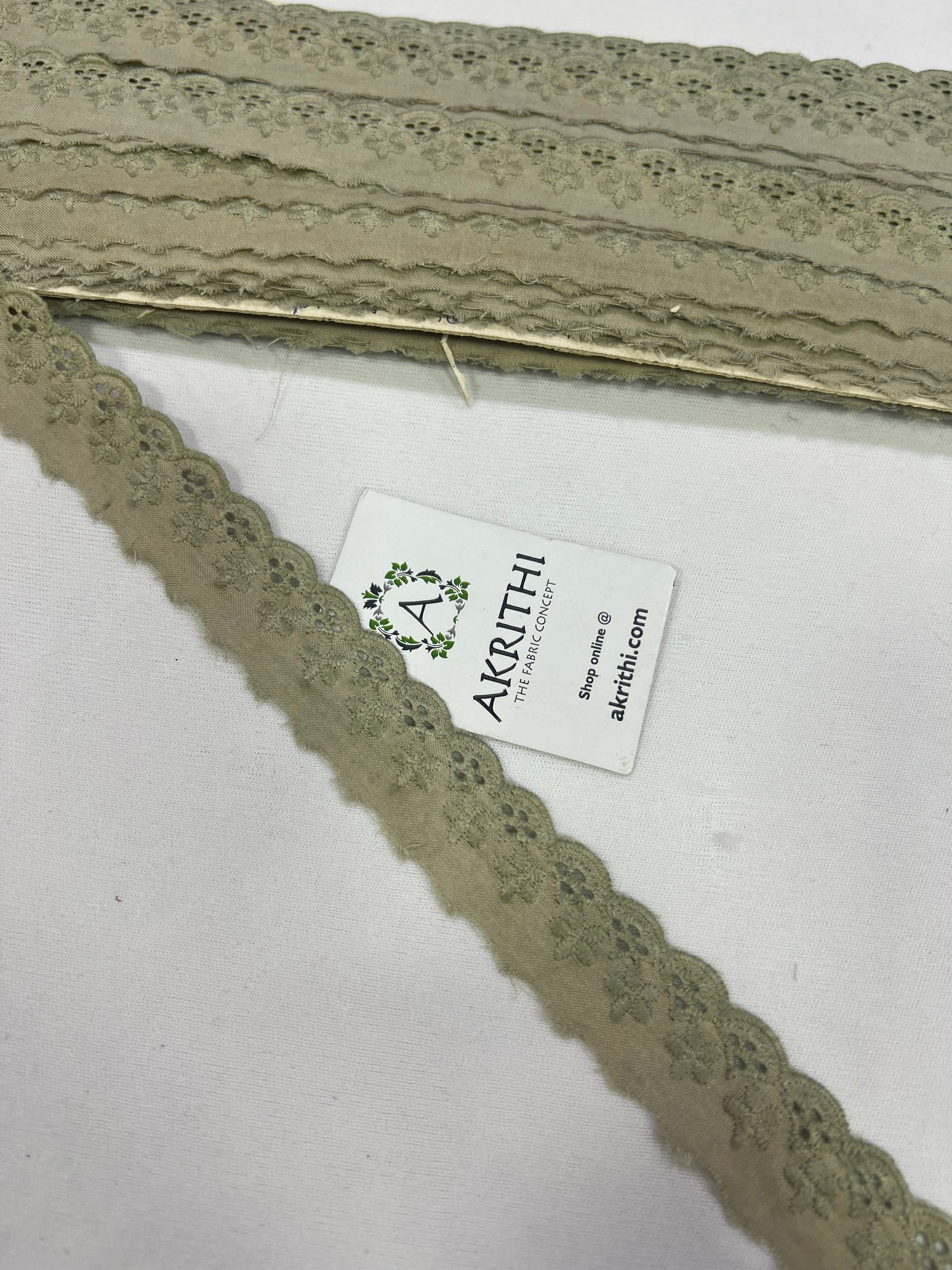 Lace per metre