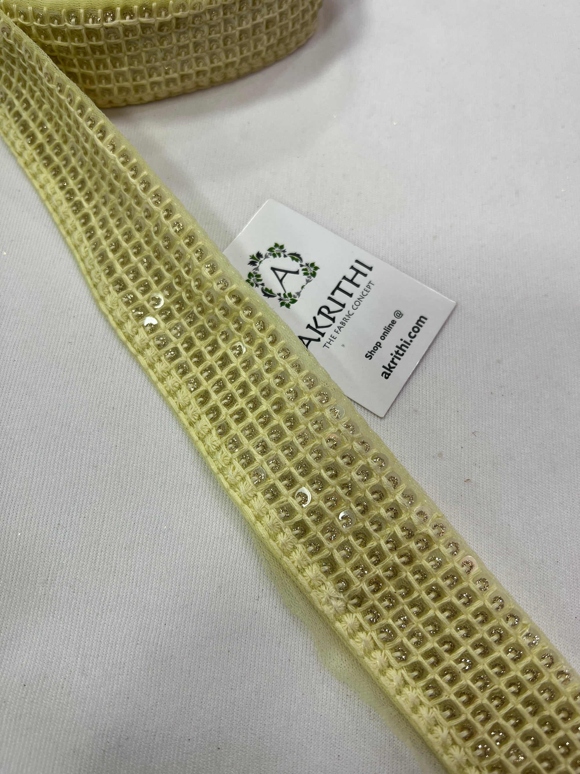 Embroidered lace 9 metres roll