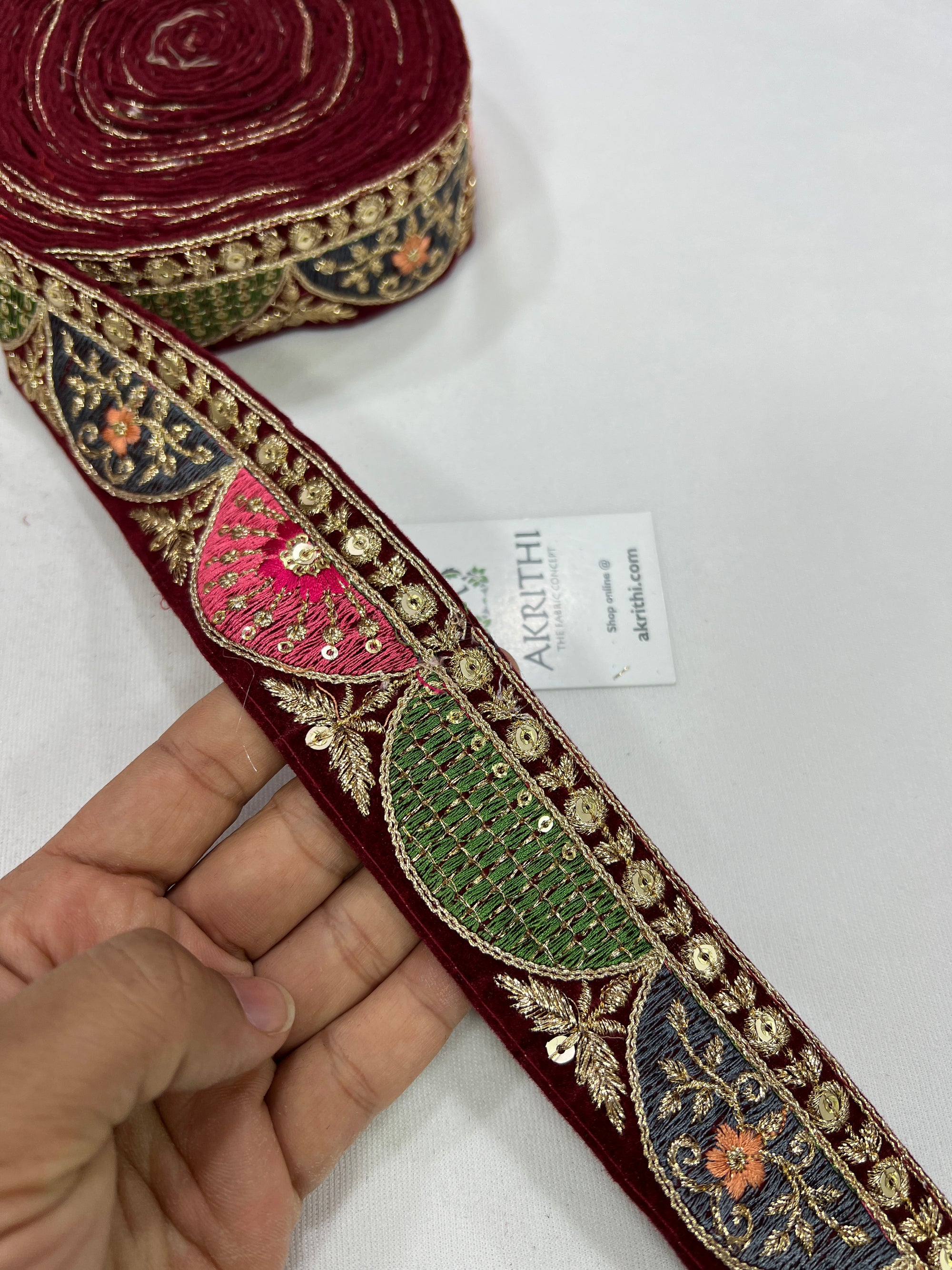 Embroidered lace 9 metres roll
