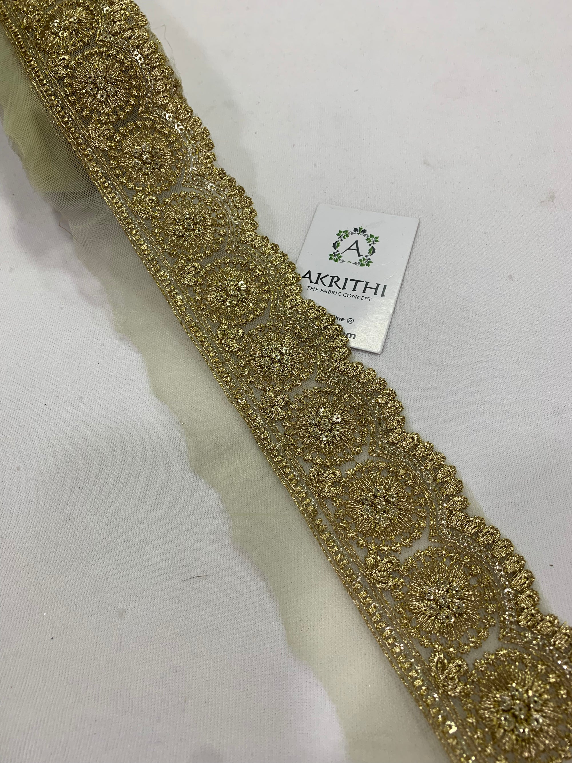 Embroidered lace 9 metres roll