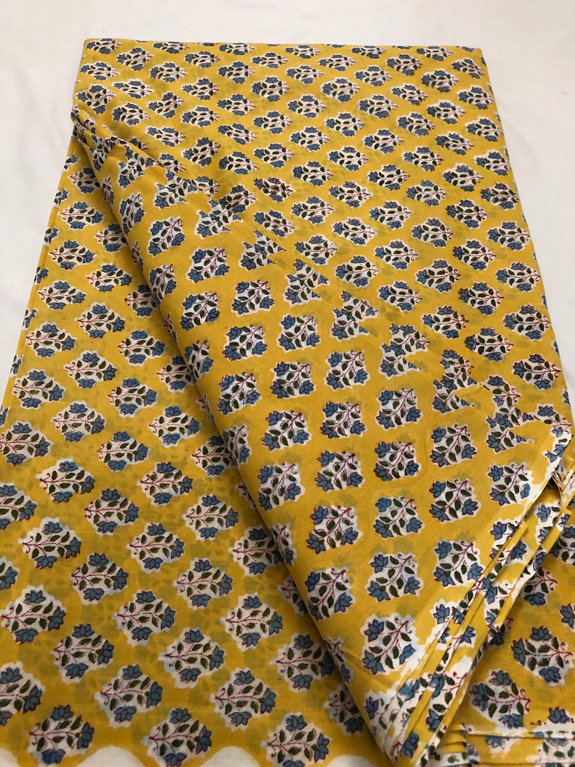 Printed mul cotton fabric