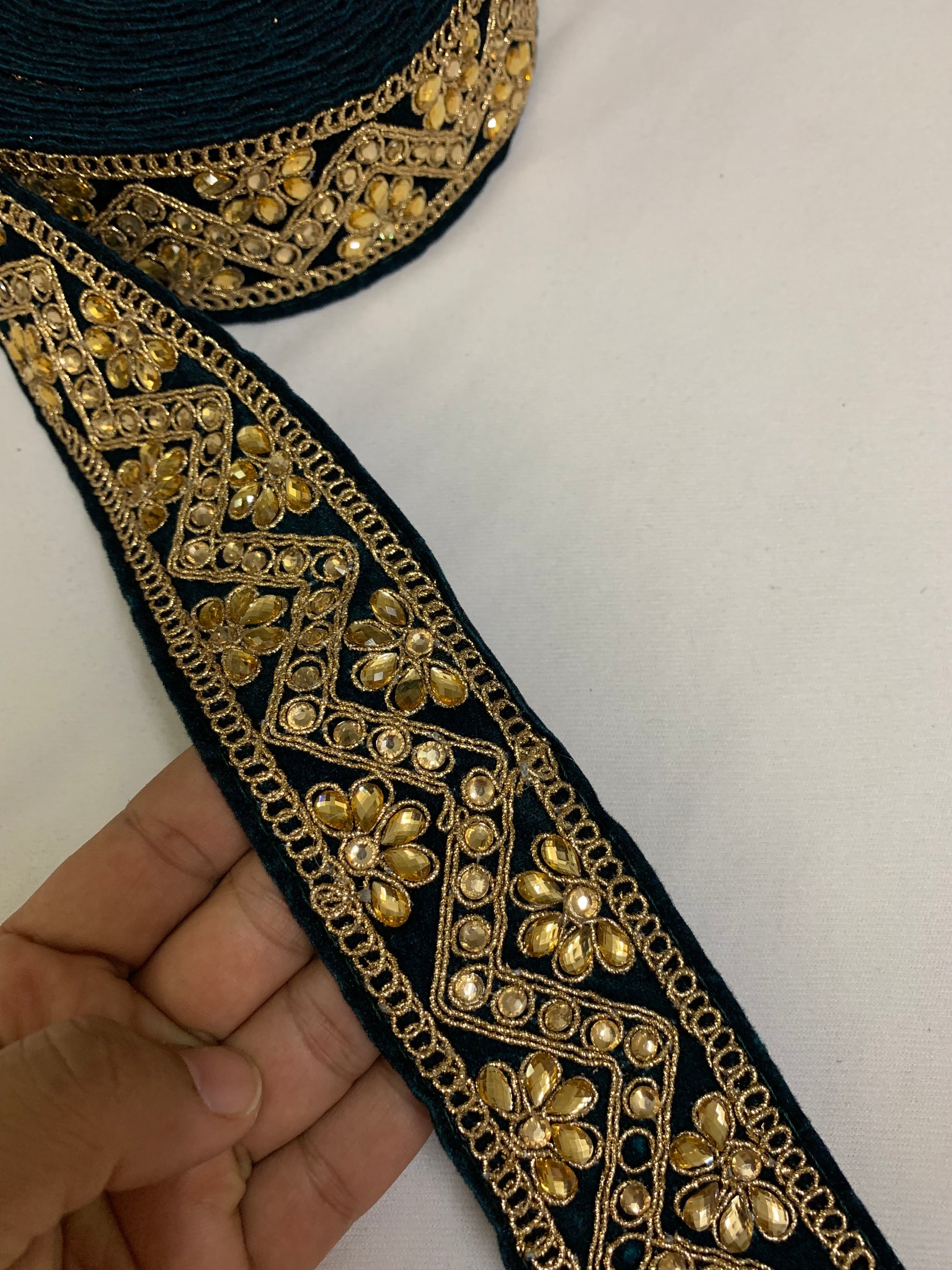 Embroidered lace 9 metres roll