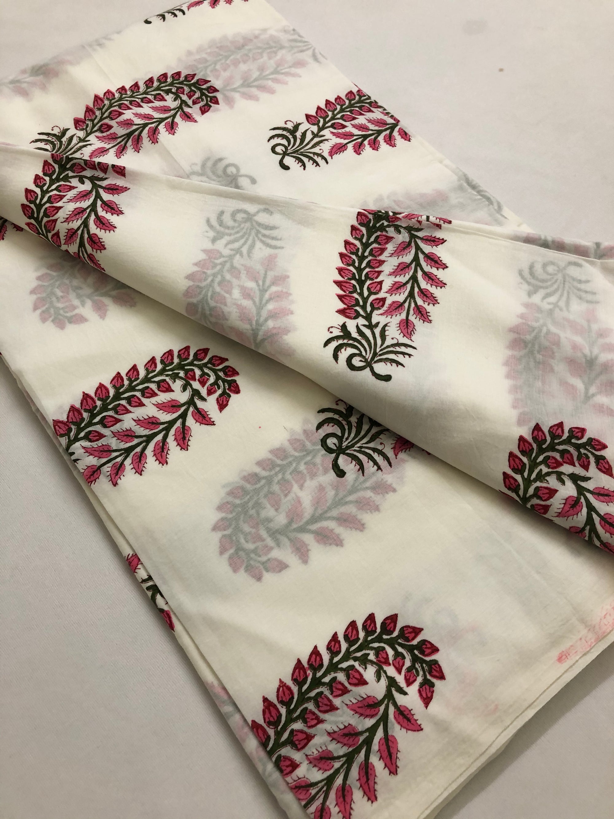 Printed mul cotton fabric