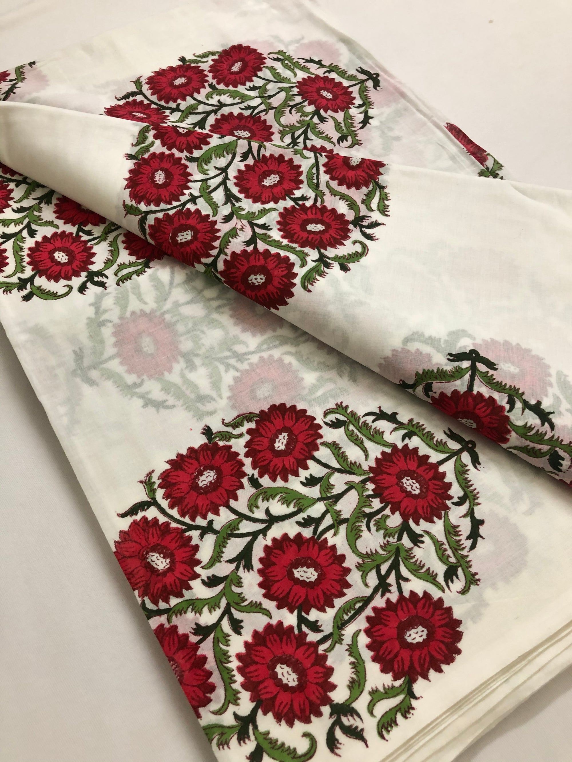 Printed mul cotton fabric