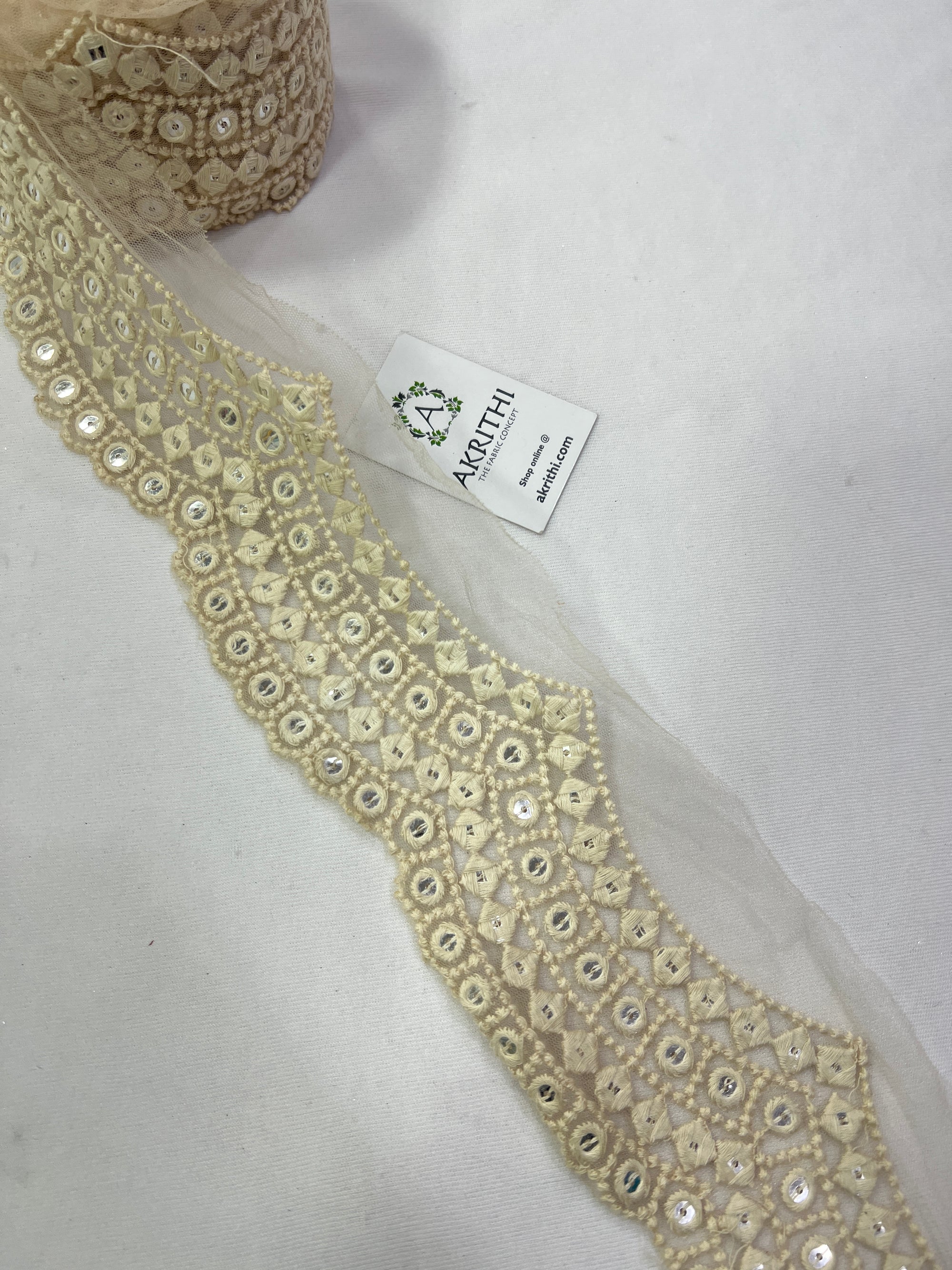 Embroidered lace 9 metres roll