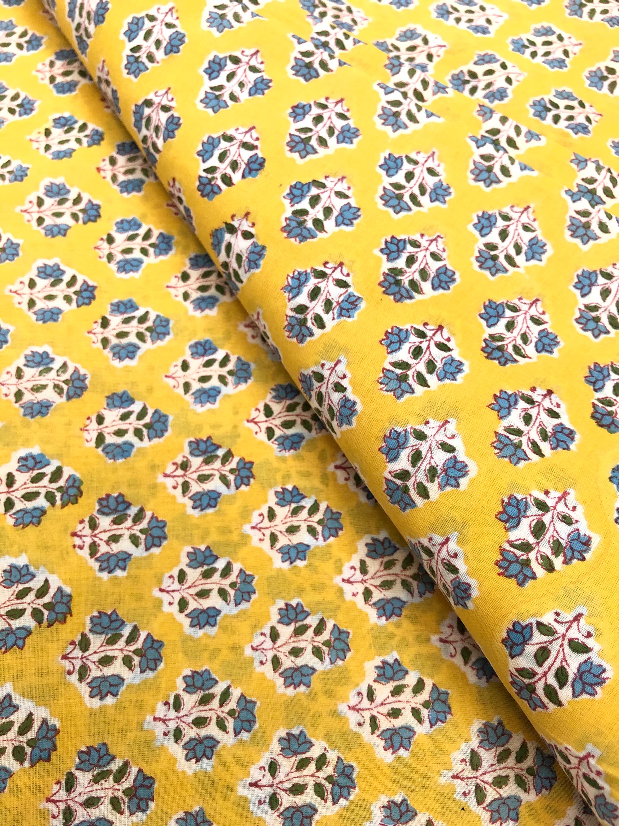Printed mul cotton fabric