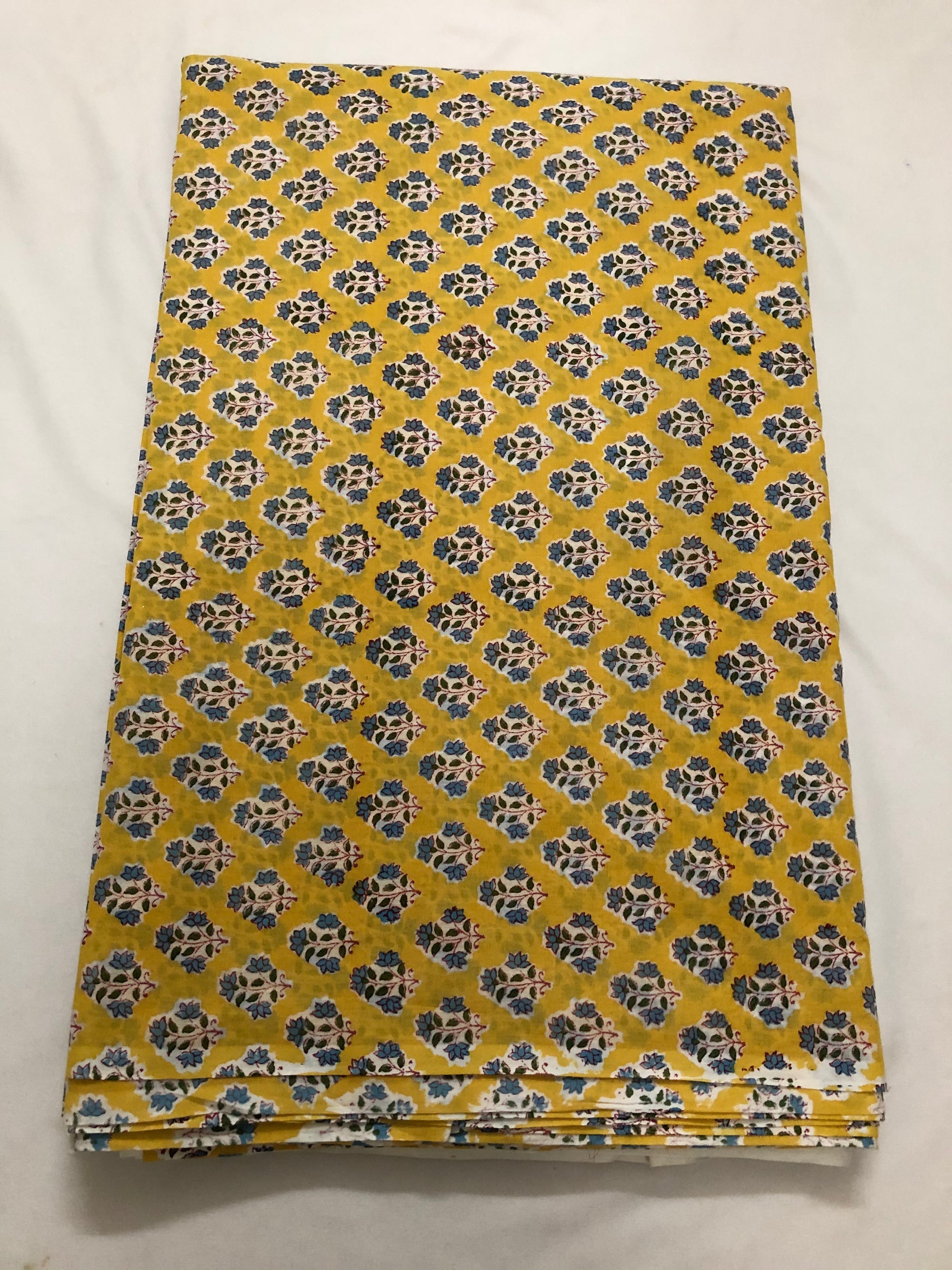 Printed mul cotton fabric
