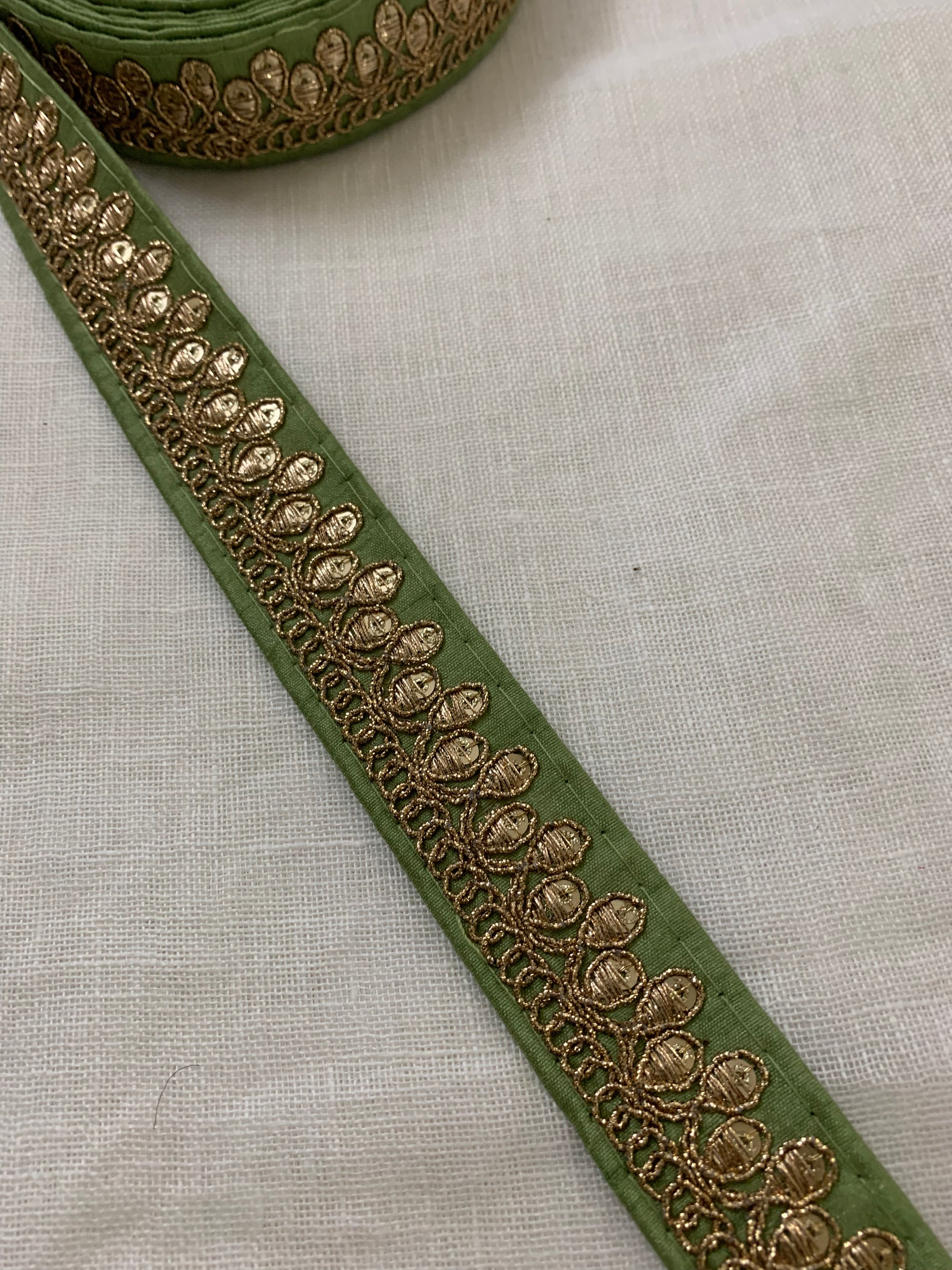 Embroidered lace 9 metres roll