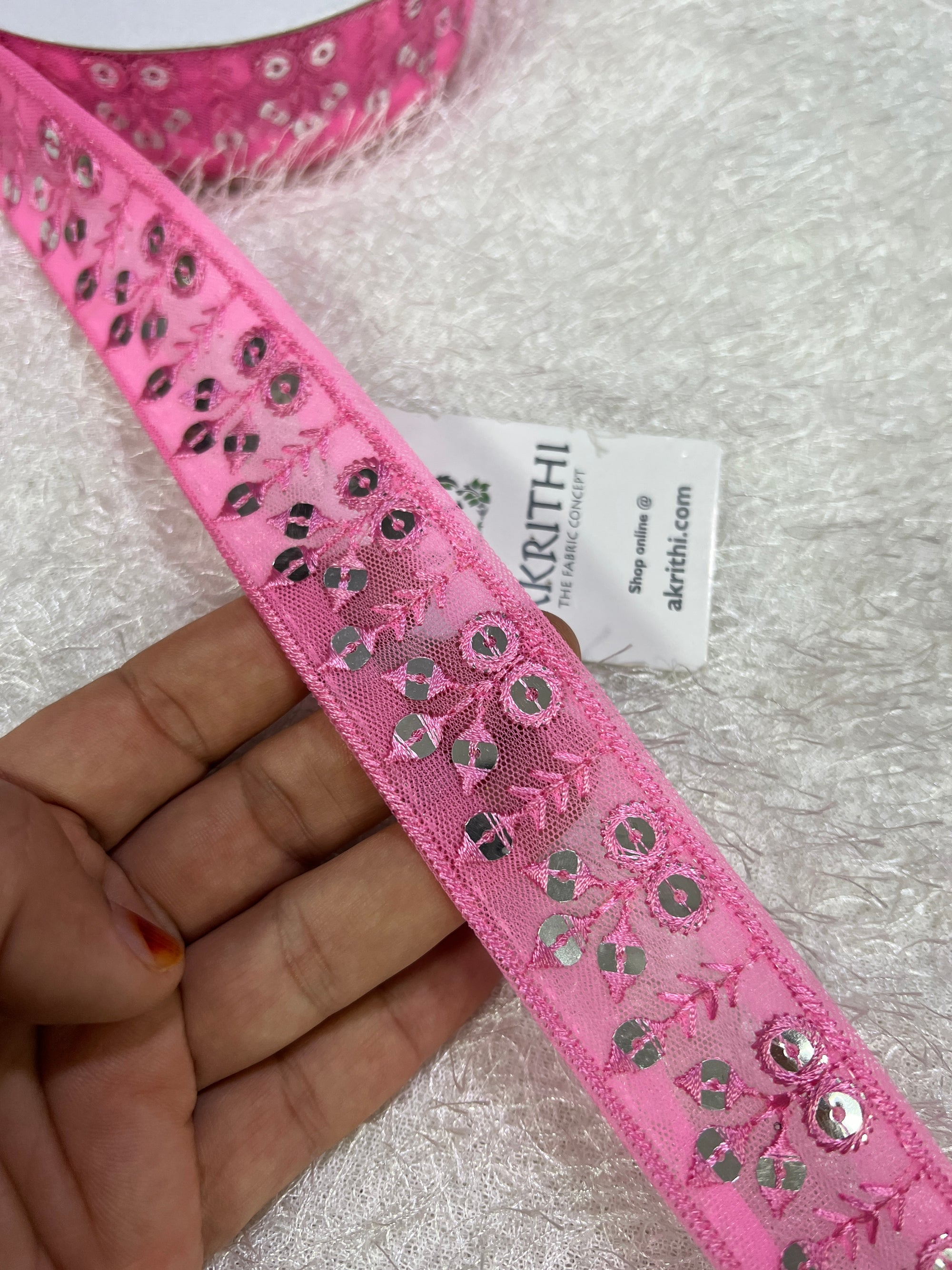 Embroidered lace 9 metres roll