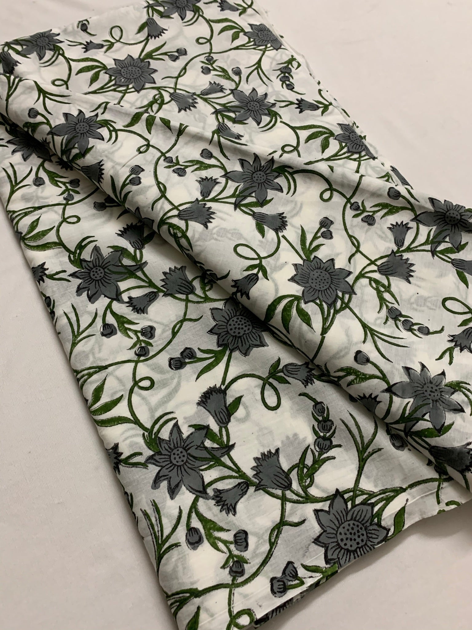 Printed mul cotton fabric