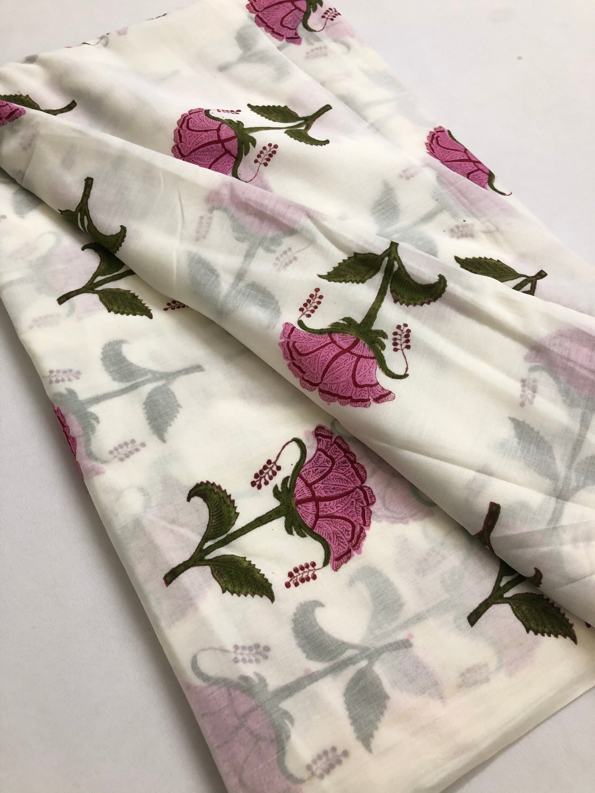 Printed mul cotton fabric