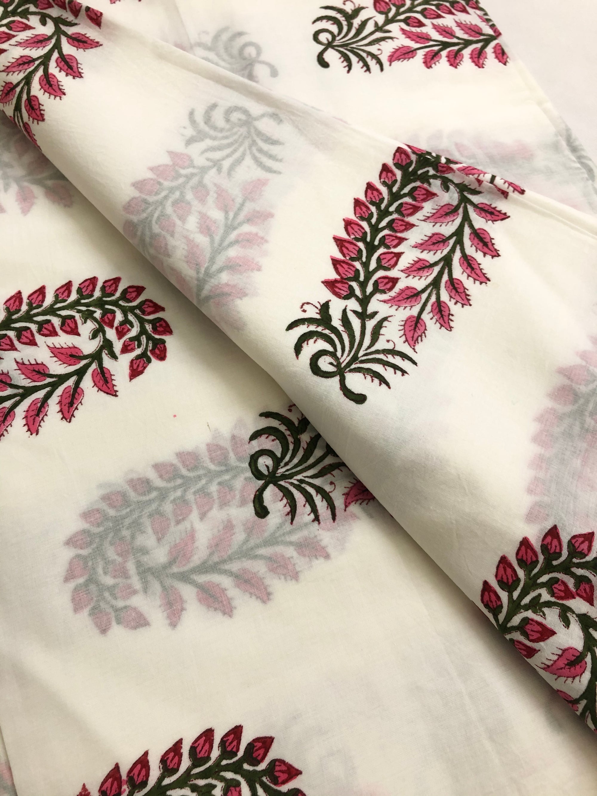 Printed mul cotton fabric