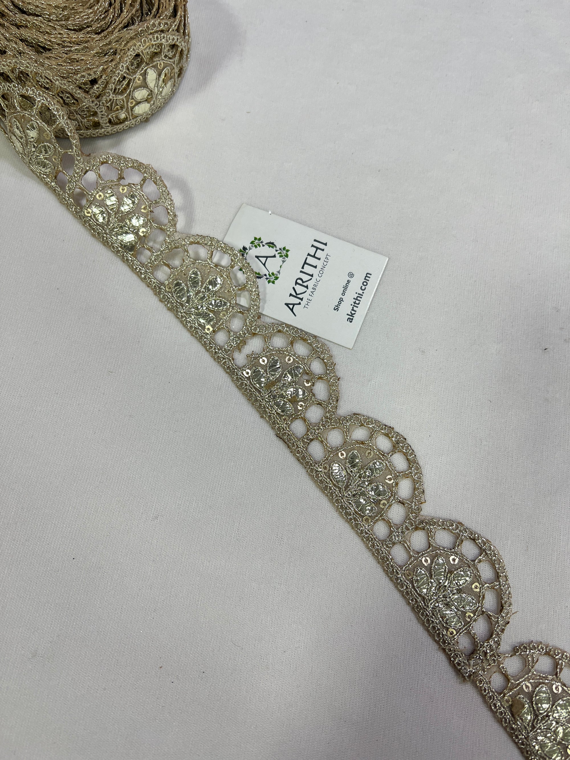 Embroidered lace 9 metres roll