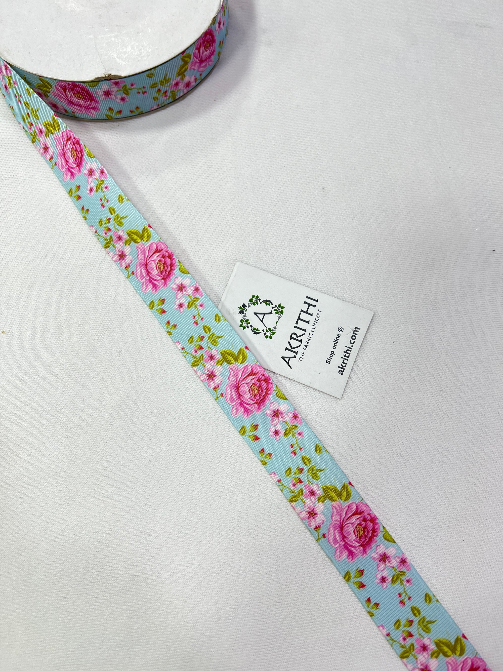 Lace per metre