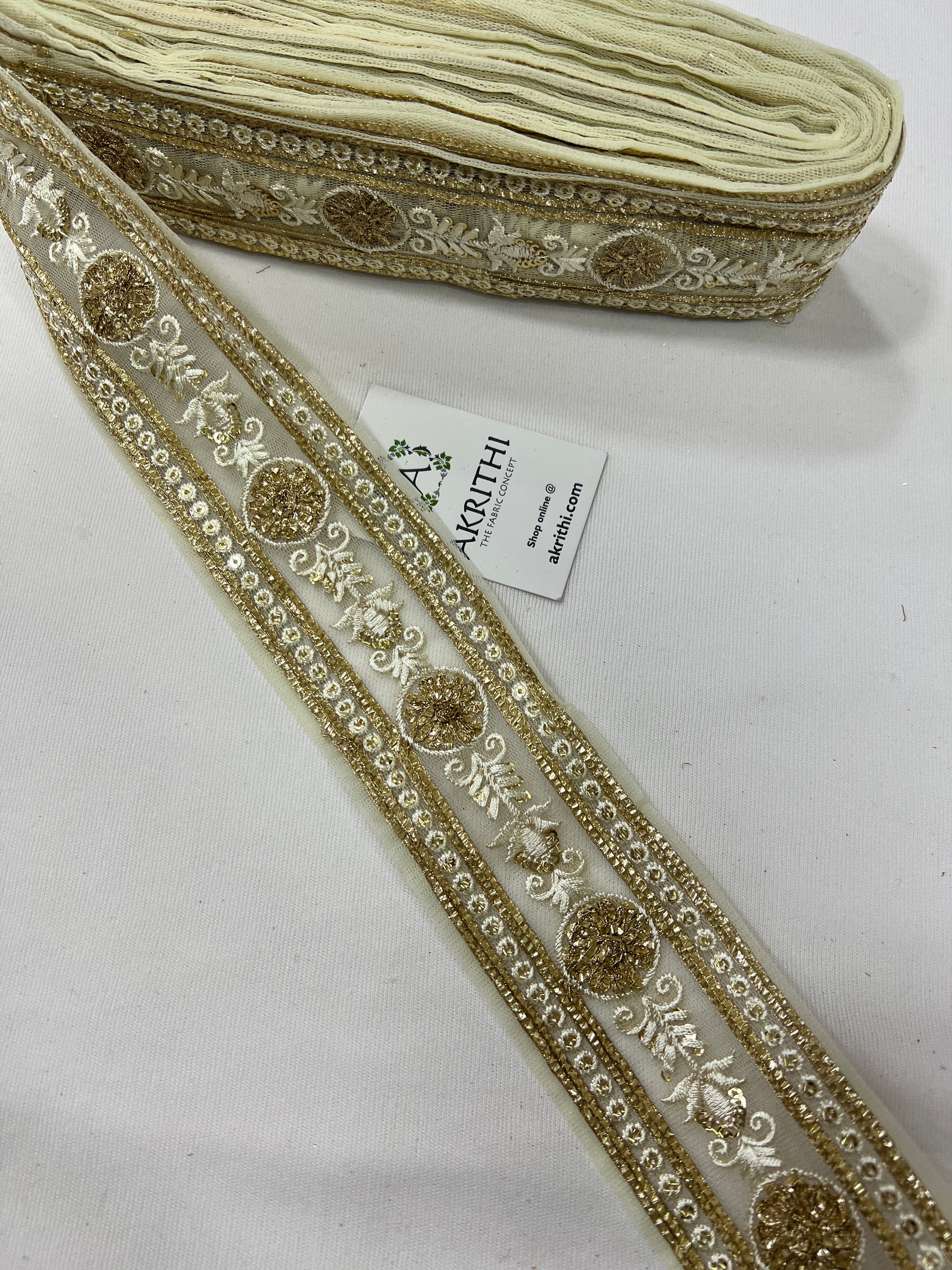 Embroidered lace 9 metres roll
