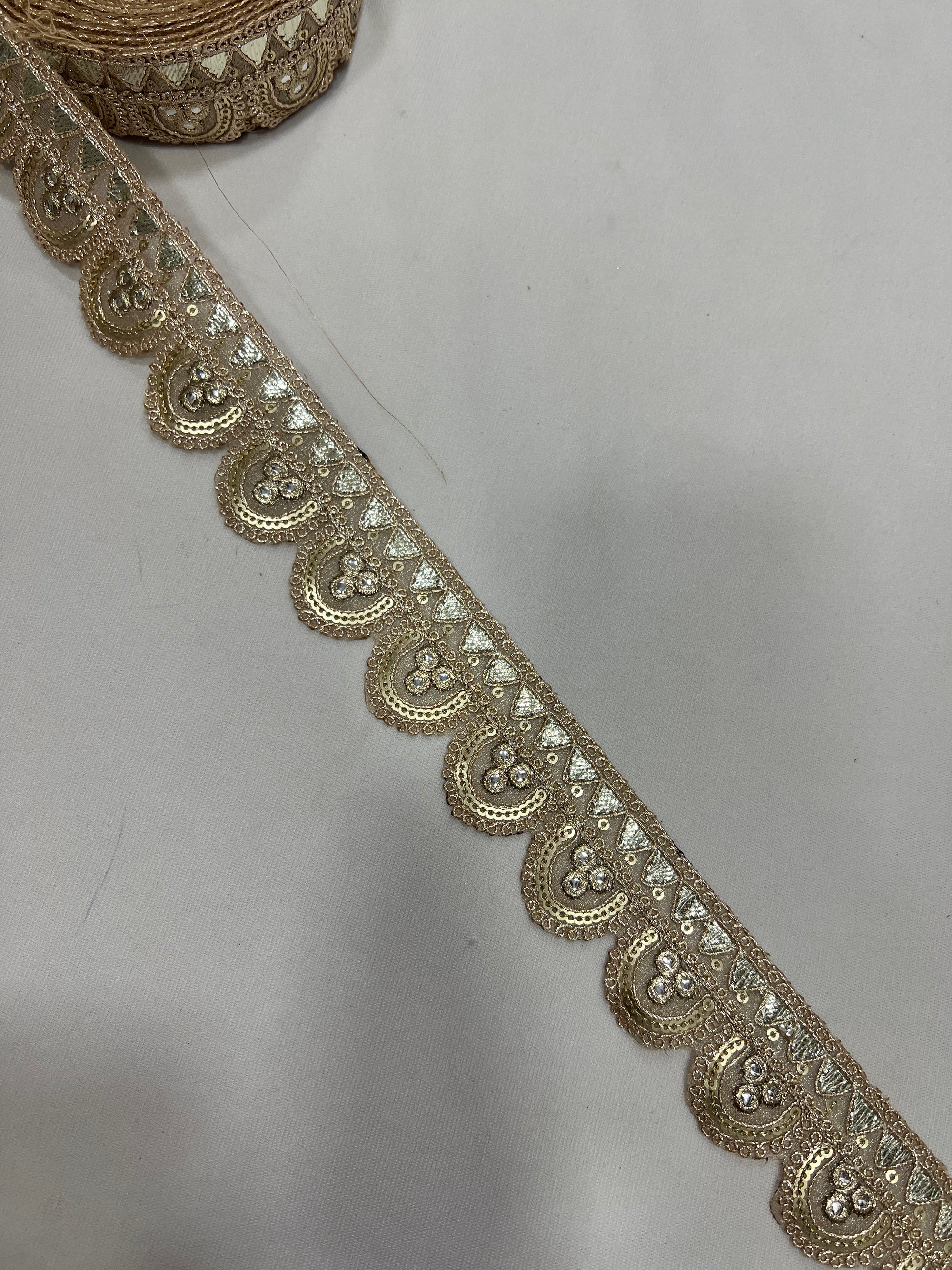 Embroidered lace 9 metres roll