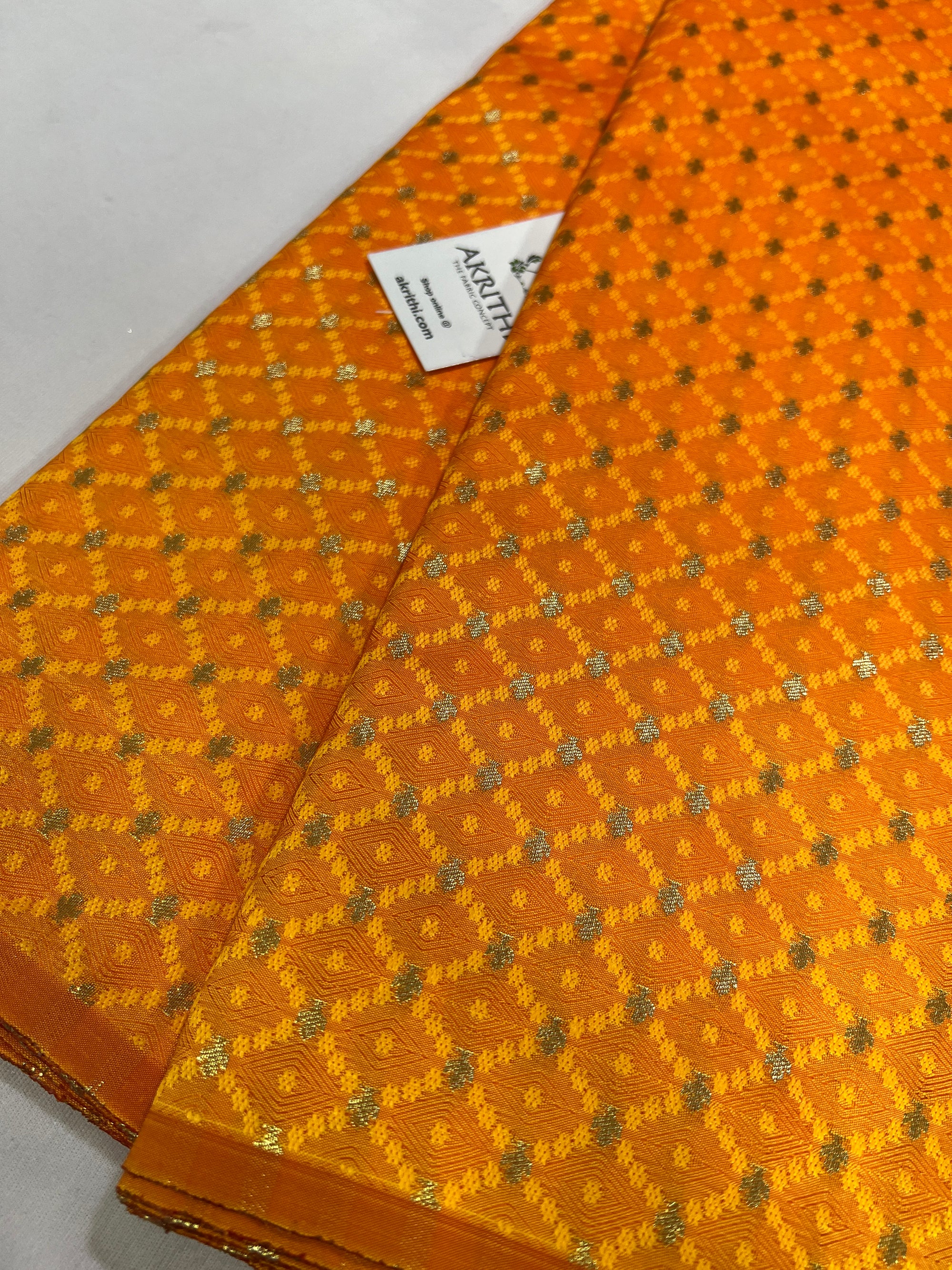Banarasi tanchoi Butti brocade fabric