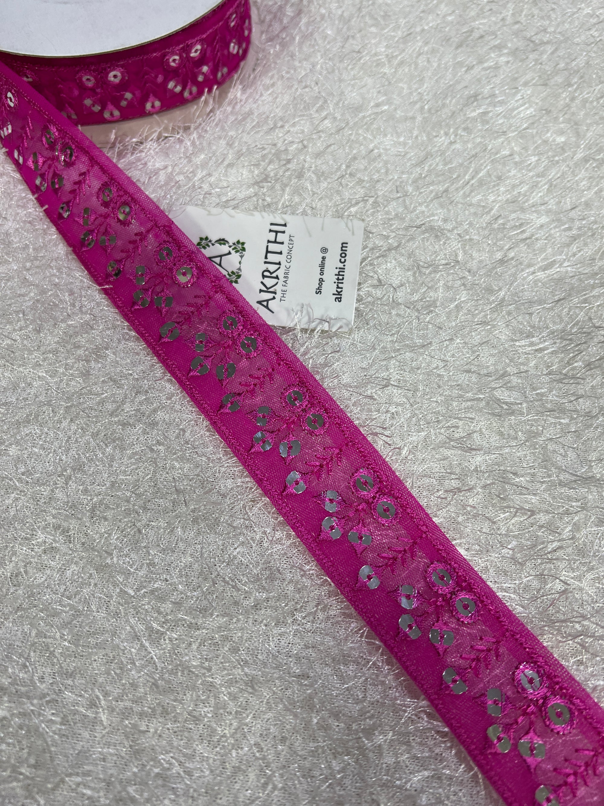 Embroidered lace 9 metres roll