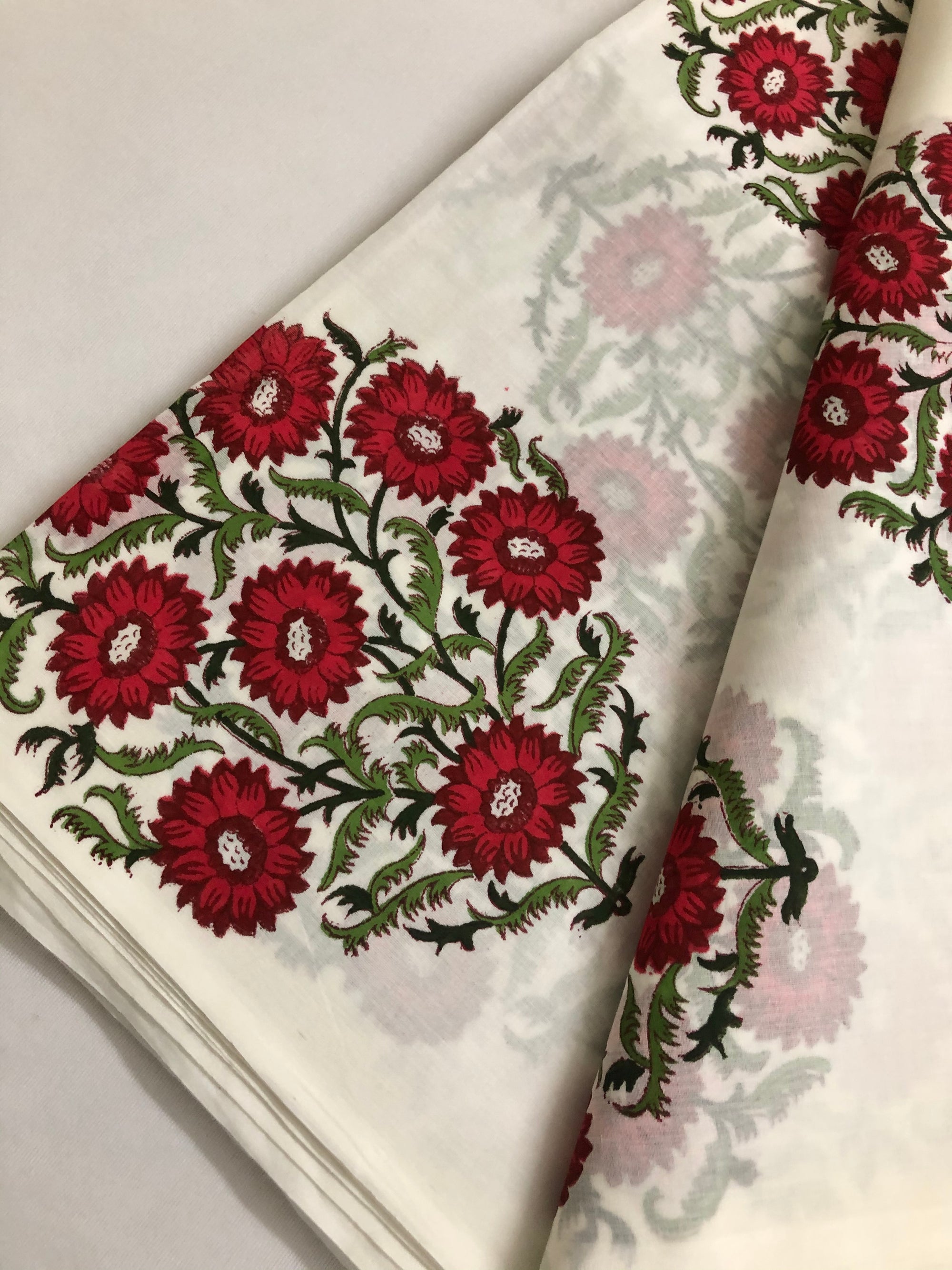 Printed mul cotton fabric