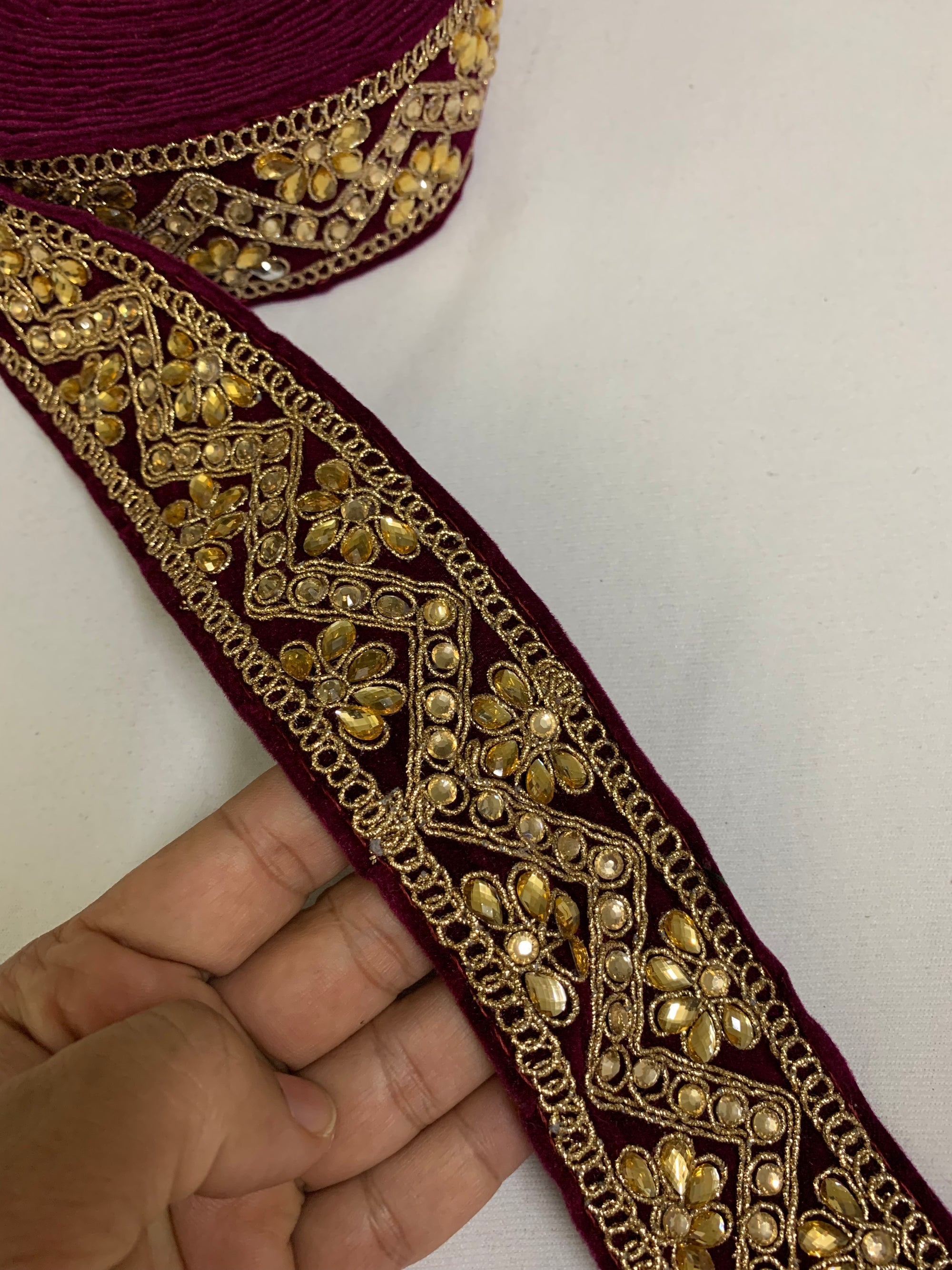 Embroidered lace 9 metres roll