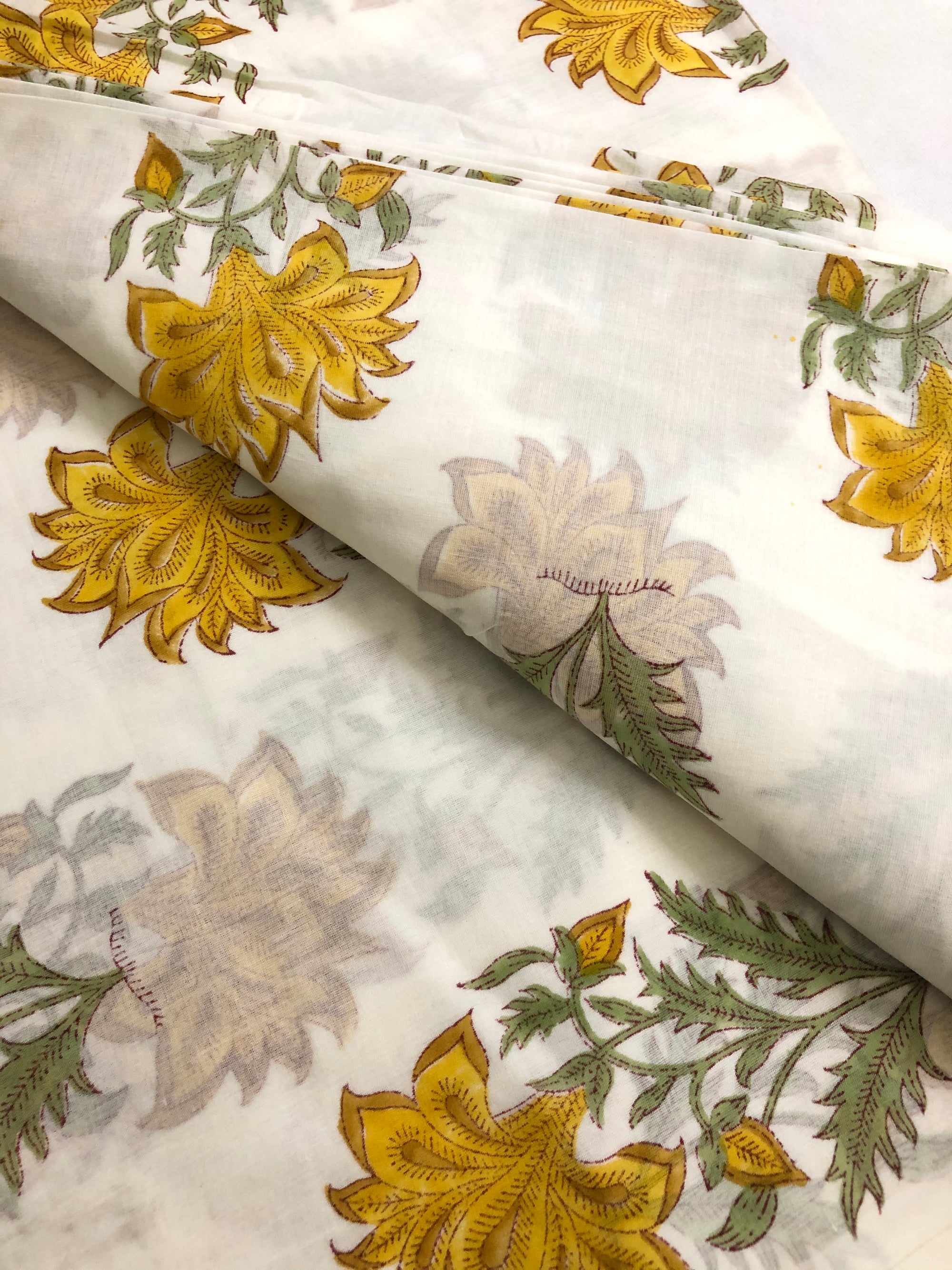 Printed mul cotton fabric