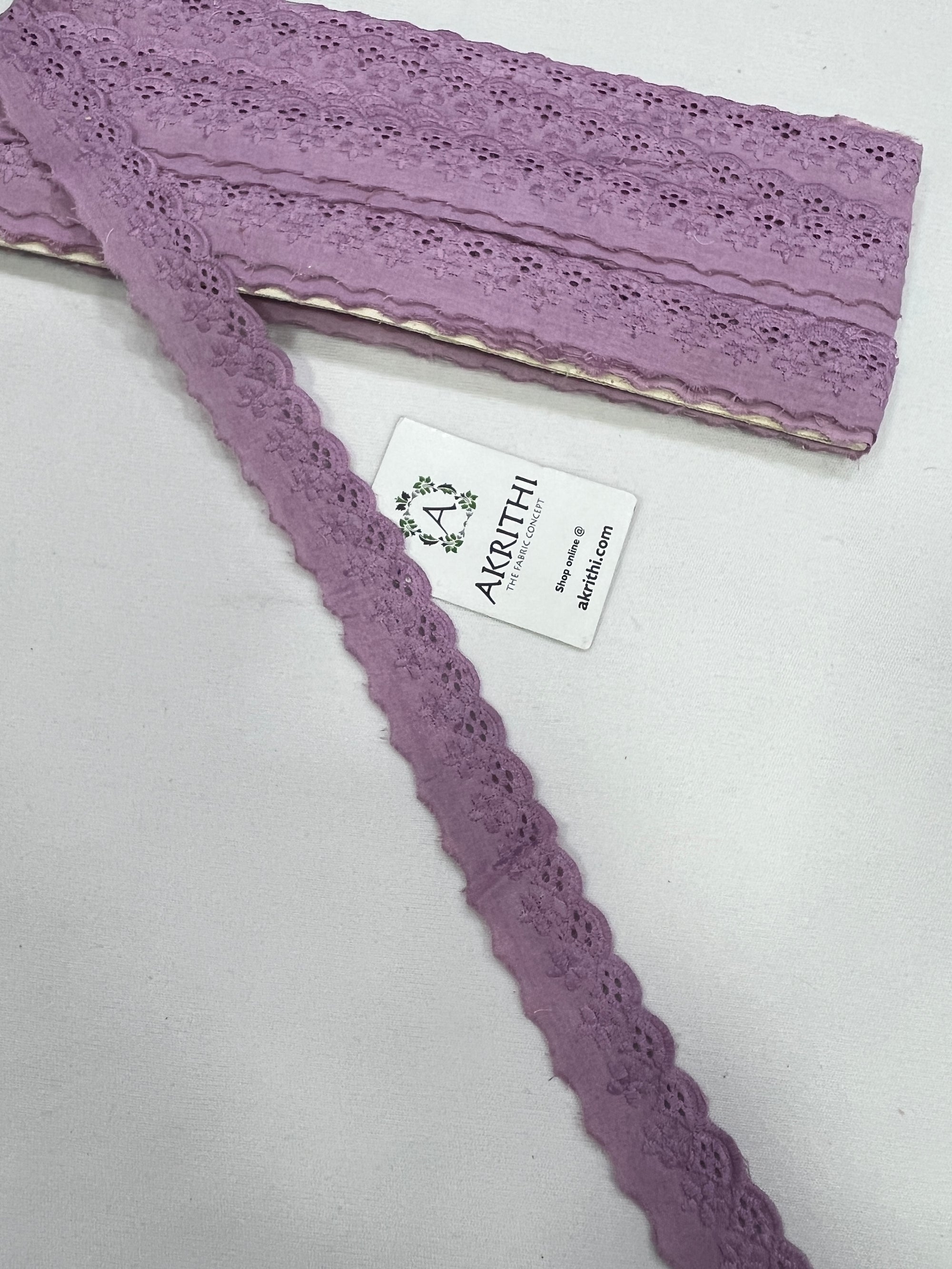 Lace per metre