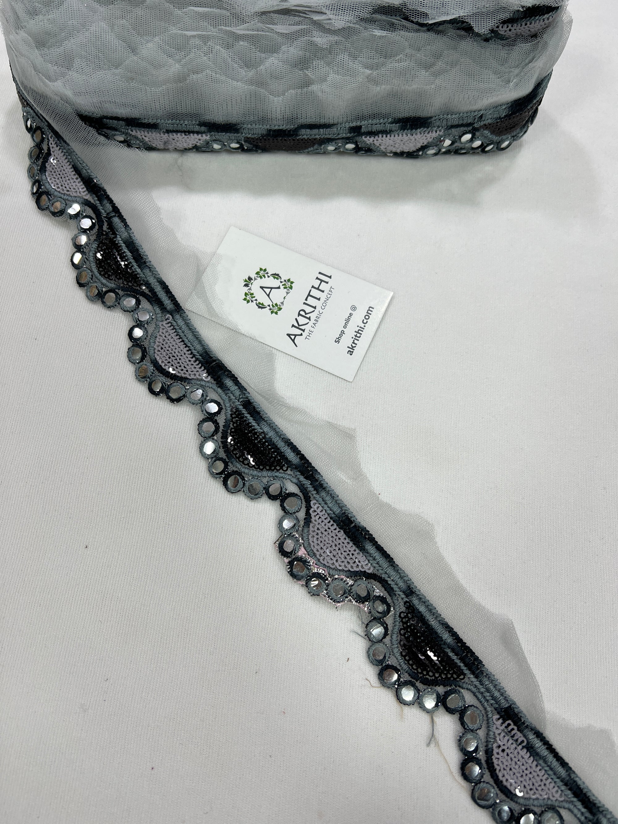 Embroidered lace 9 metres roll