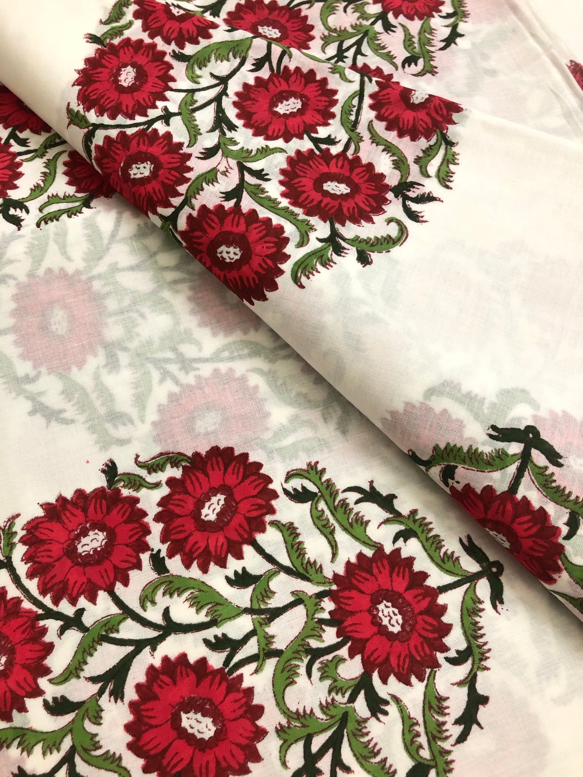 Printed mul cotton fabric