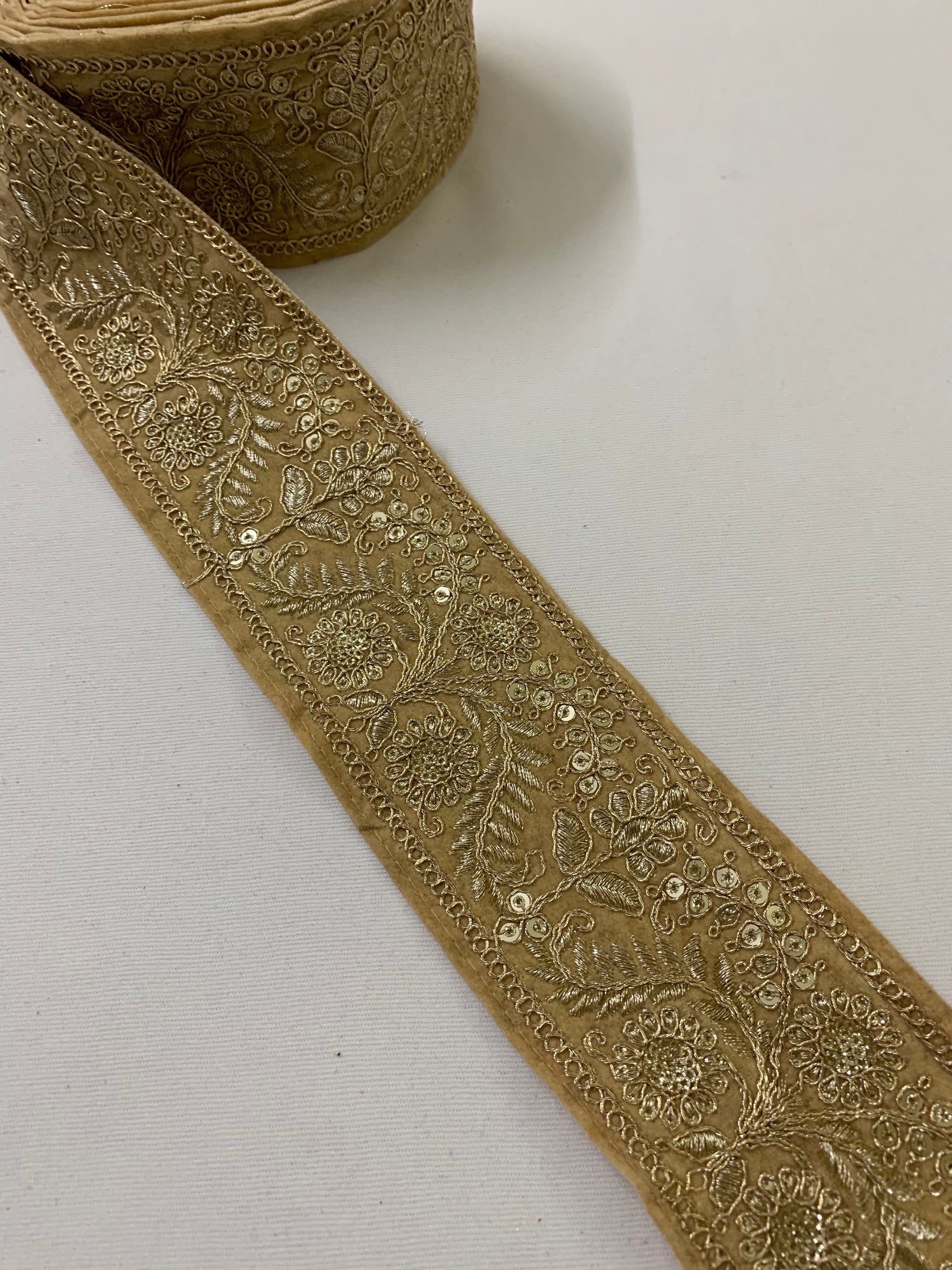 Embroidered velvet lace 9 metres roll