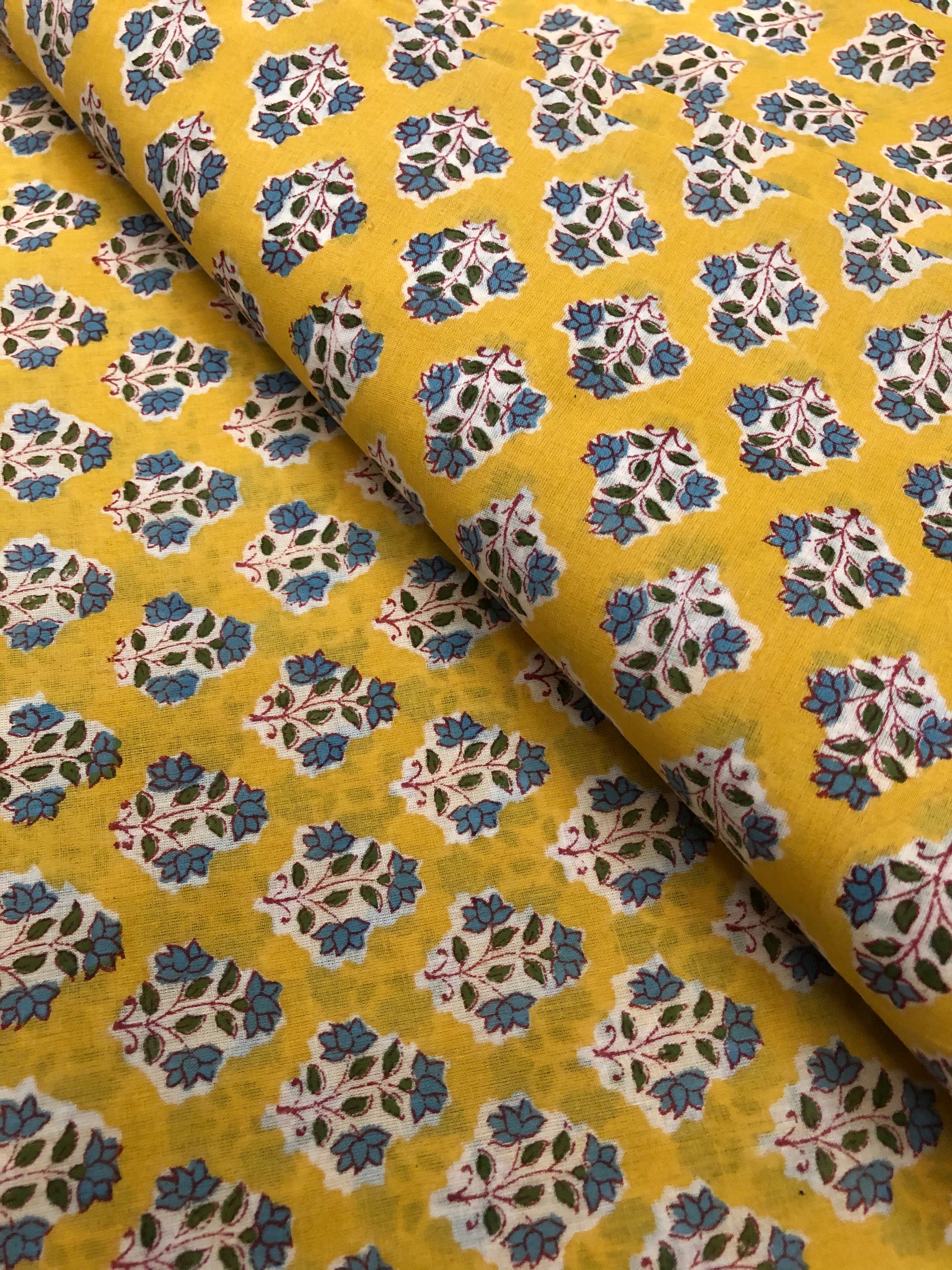 Printed mul cotton fabric