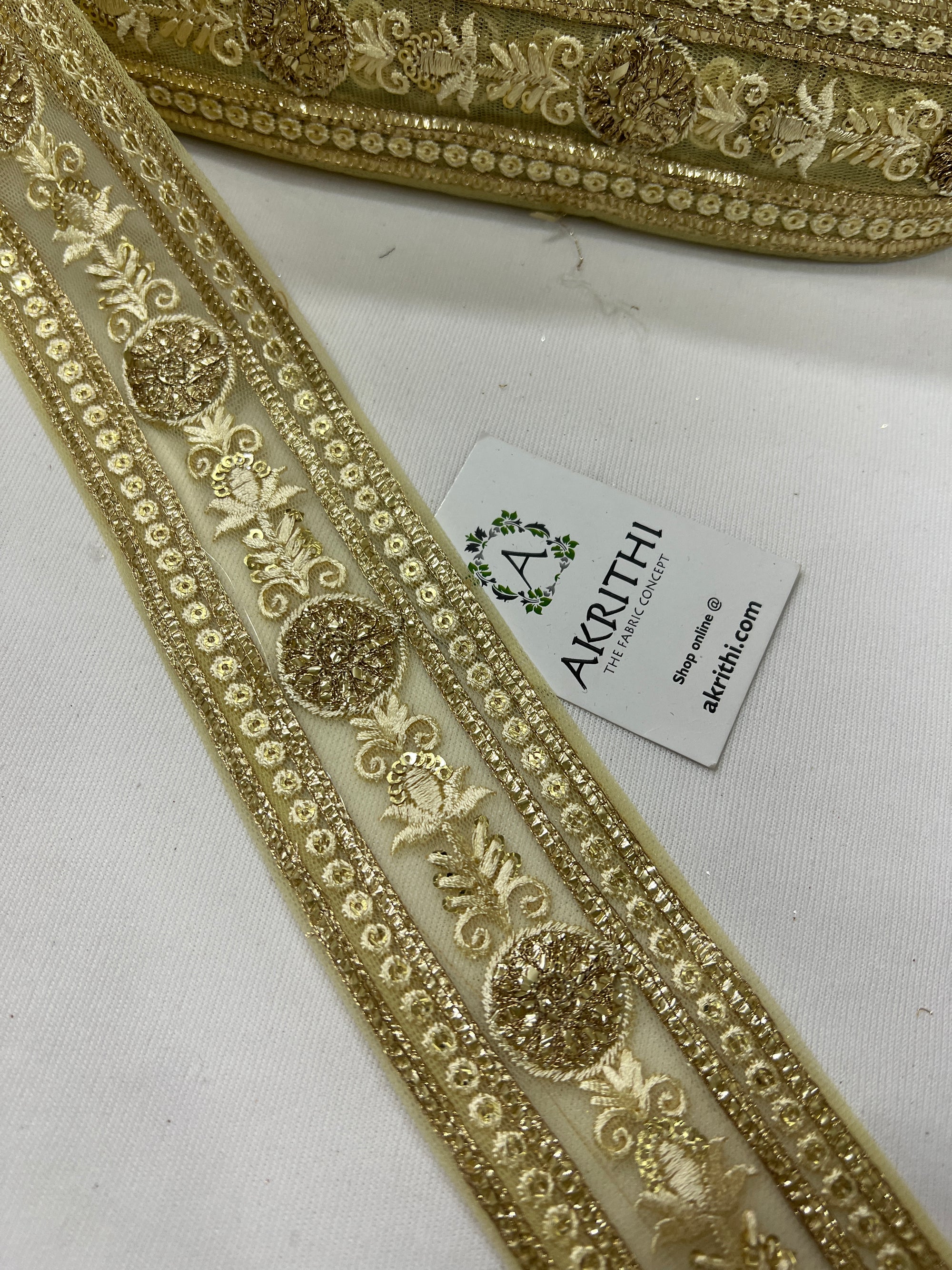 Embroidered lace 9 metres roll