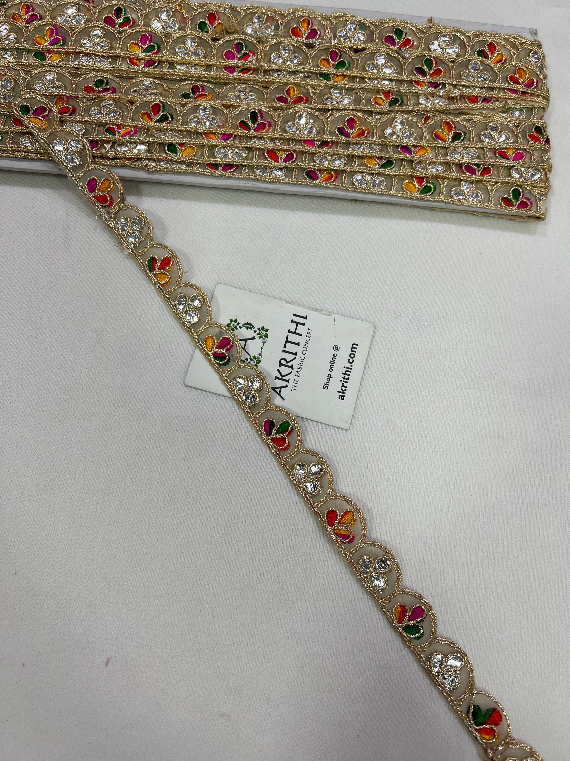 Embroidered lace 9 metres roll