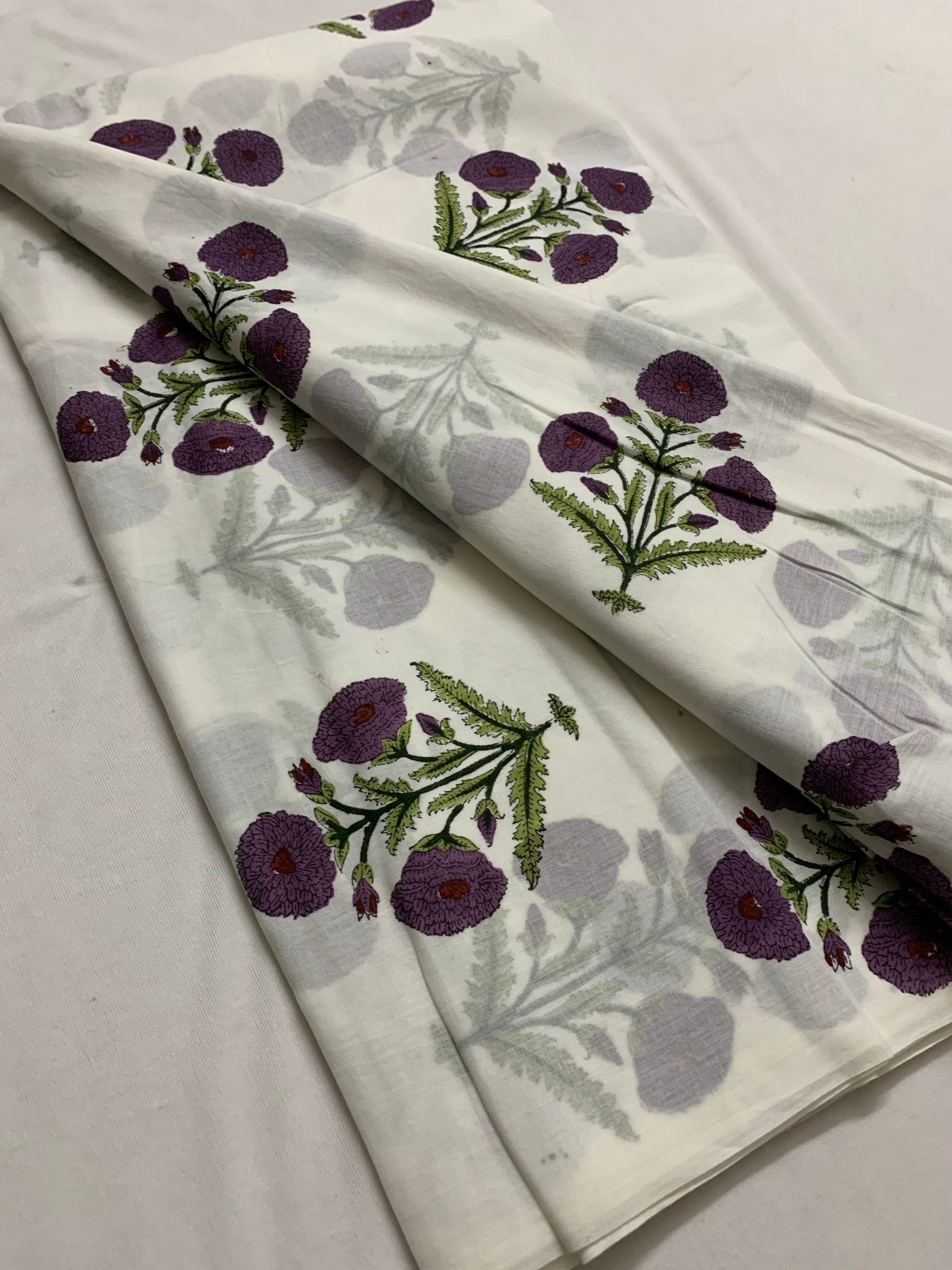 Printed mul cotton fabric
