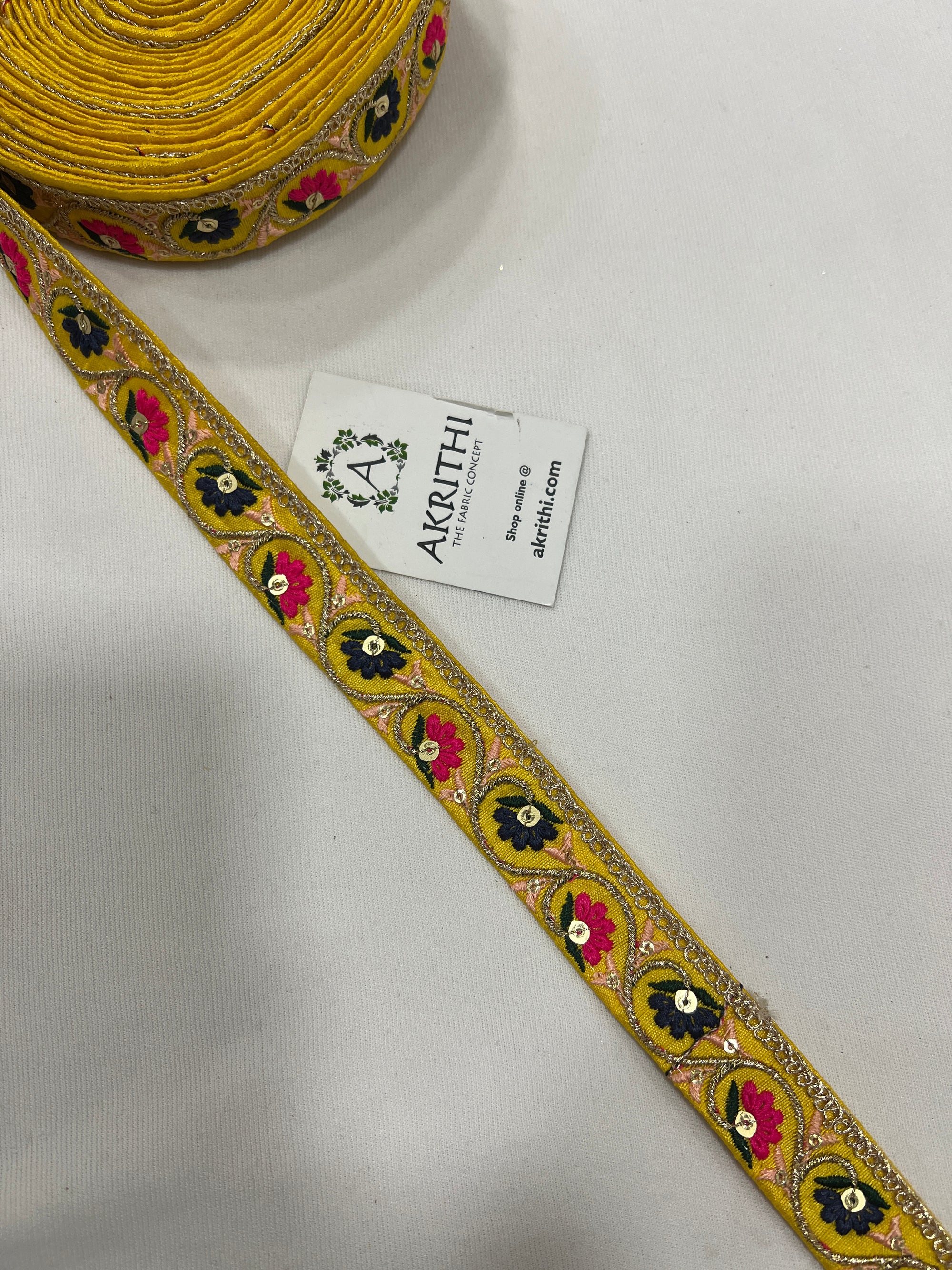 Embroidered lace 9 metres roll
