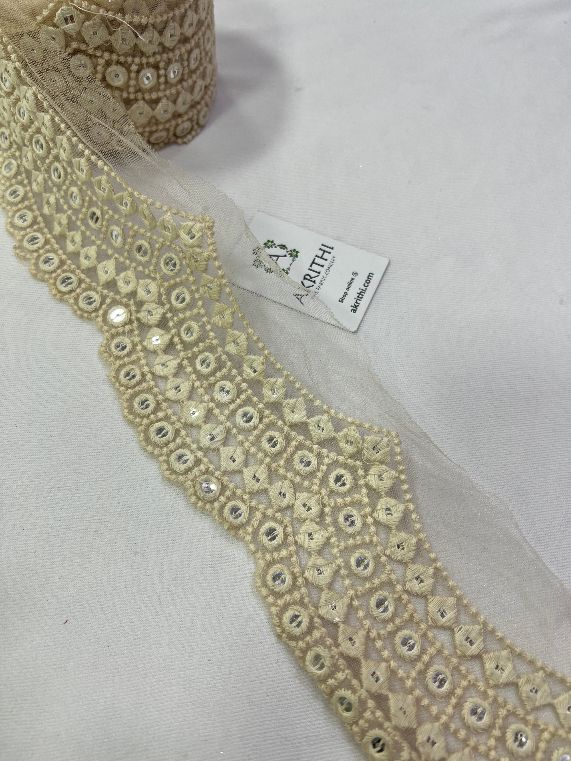 Embroidered lace 9 metres roll