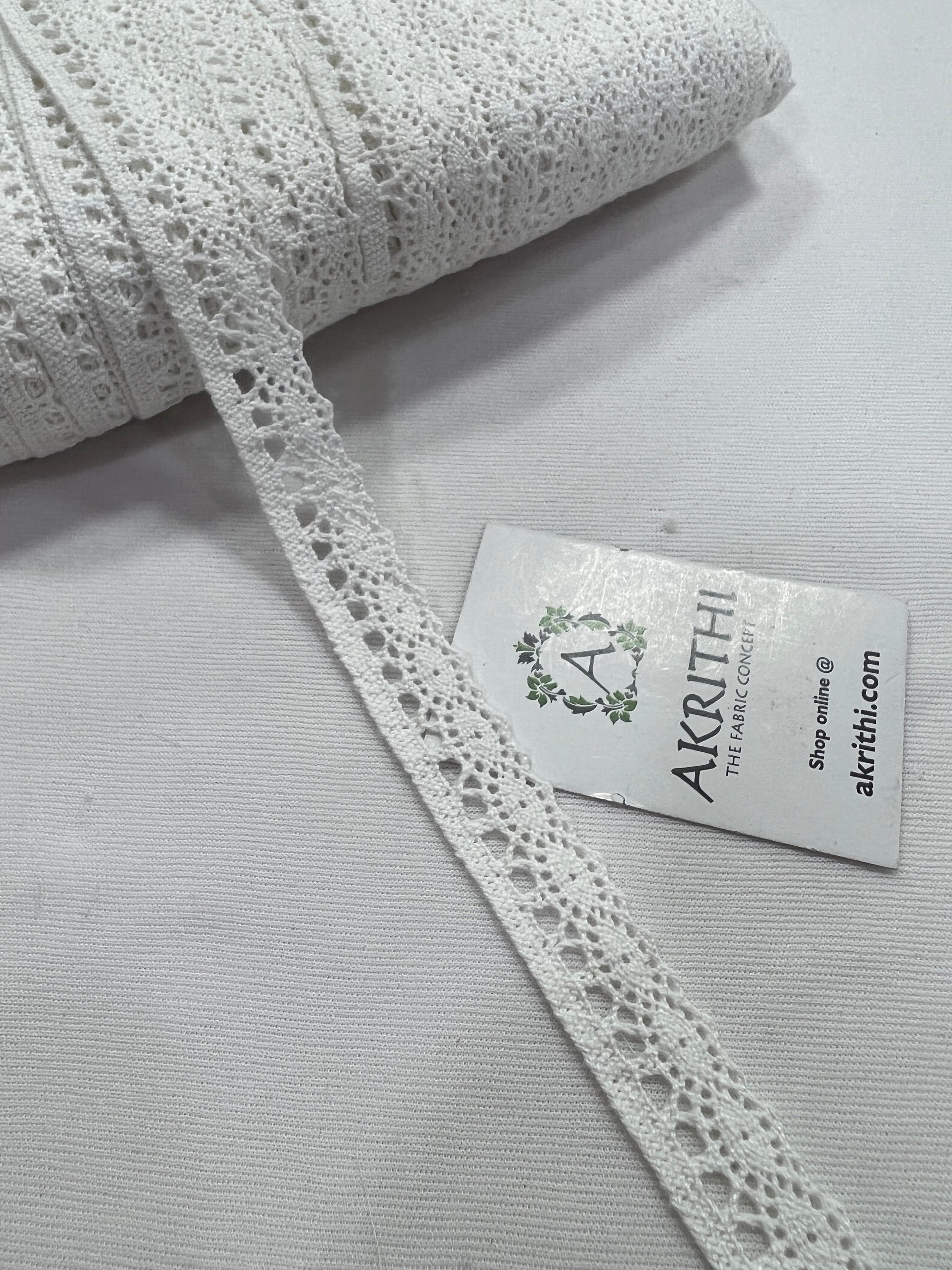 Cotton white lace per metre