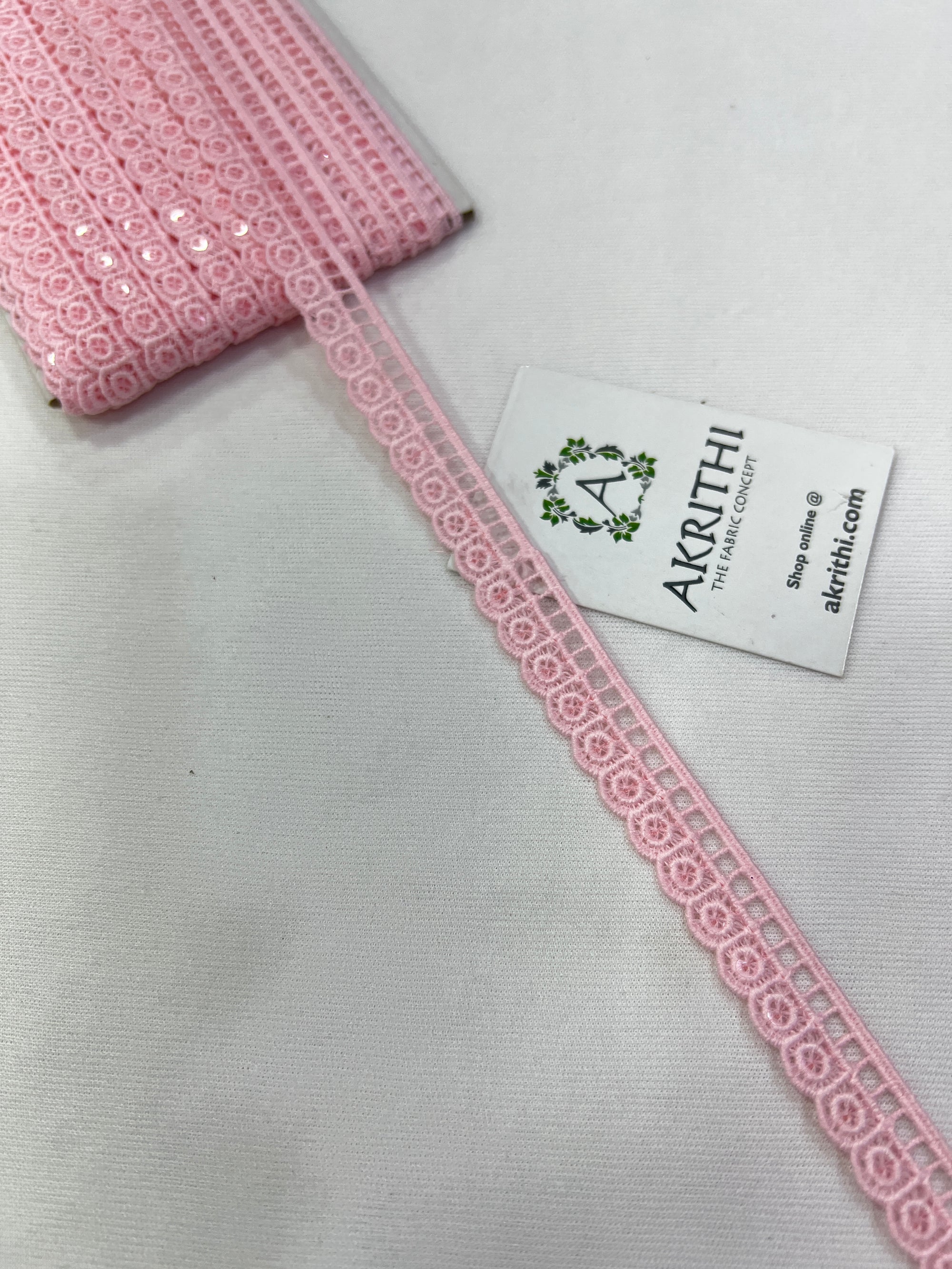 Lace per metre
