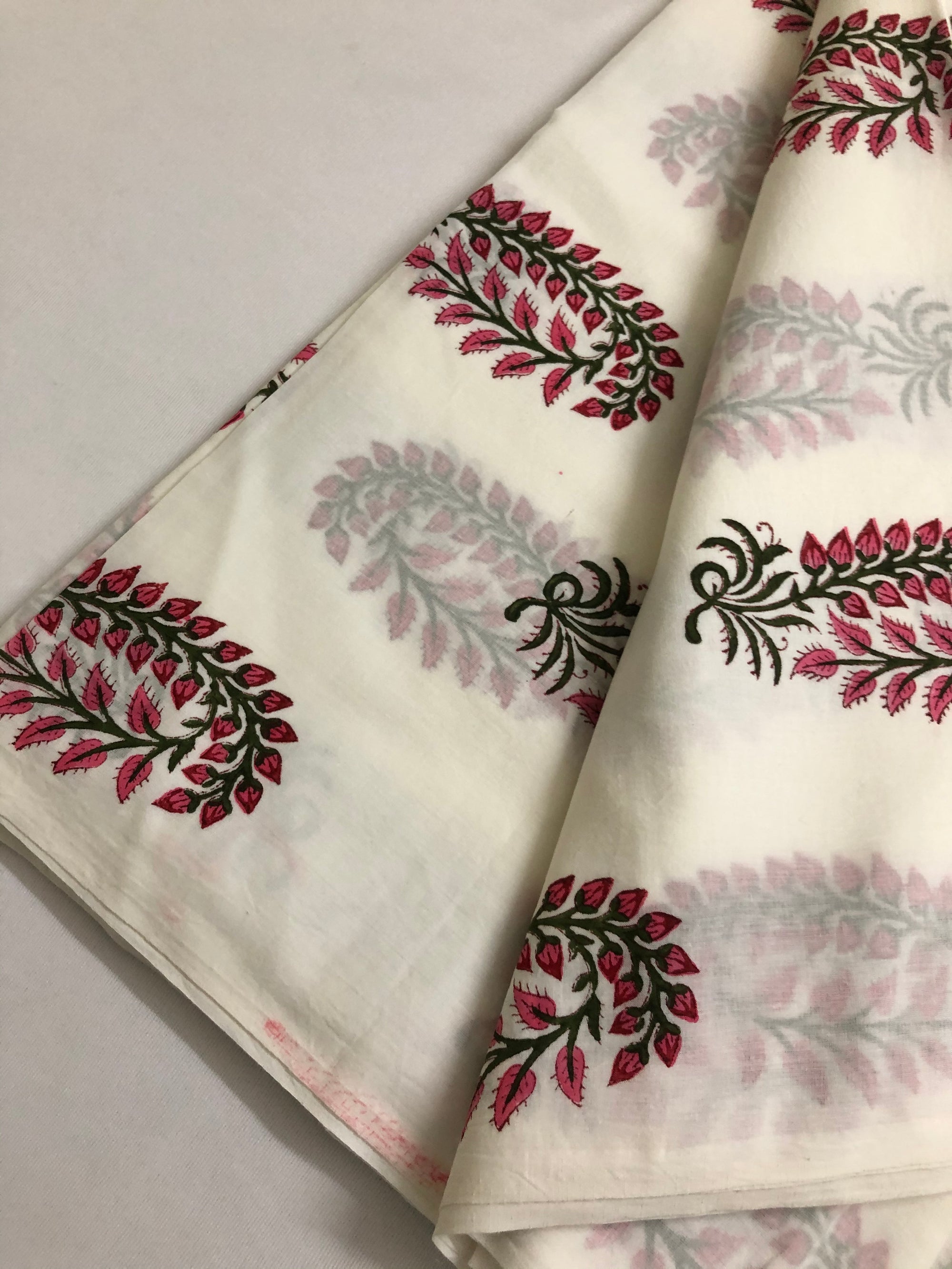 Printed mul cotton fabric