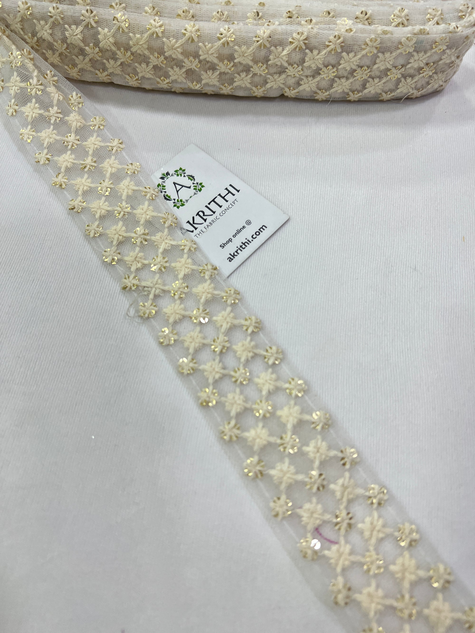Embroidered lace 9 metres roll