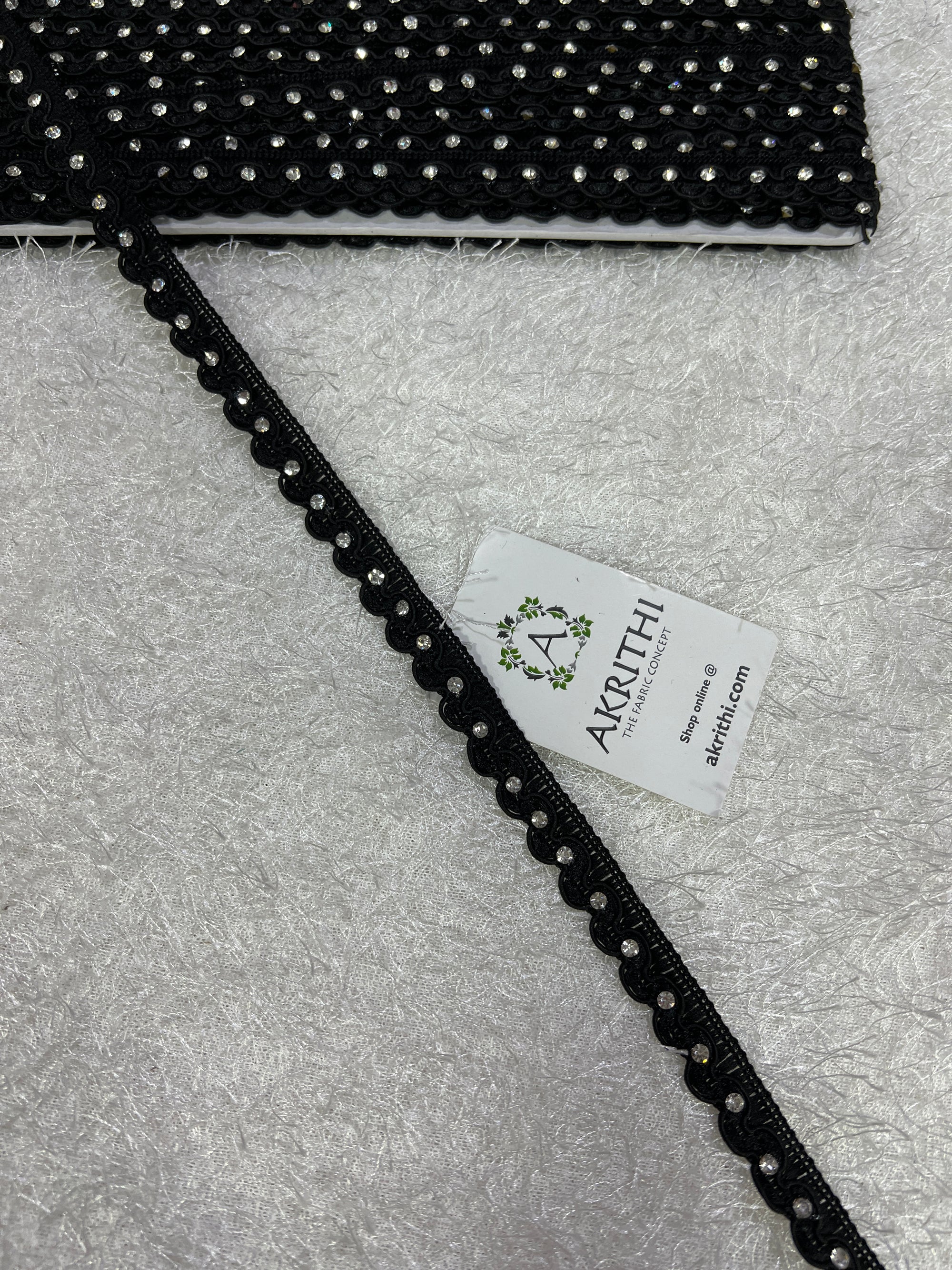 Embroidered lace 9 metres roll