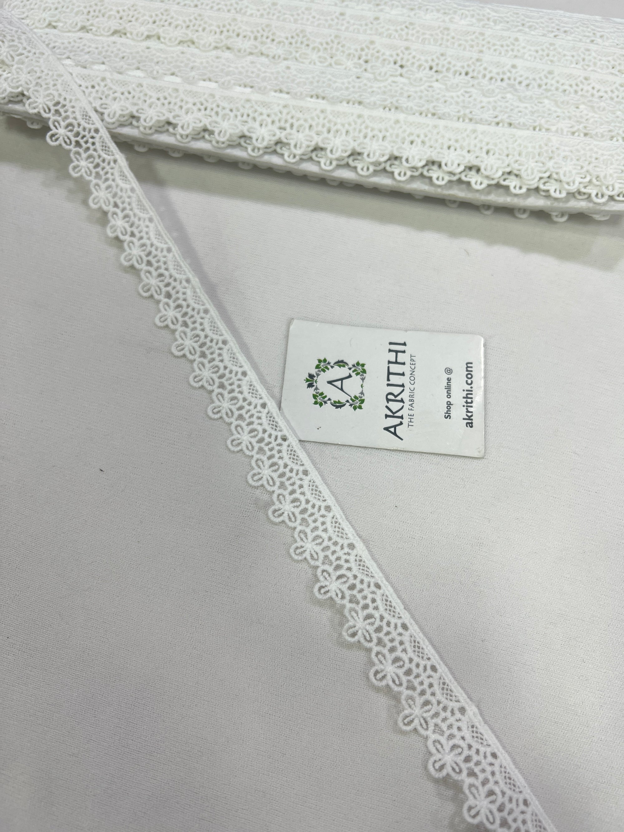Lace per metre