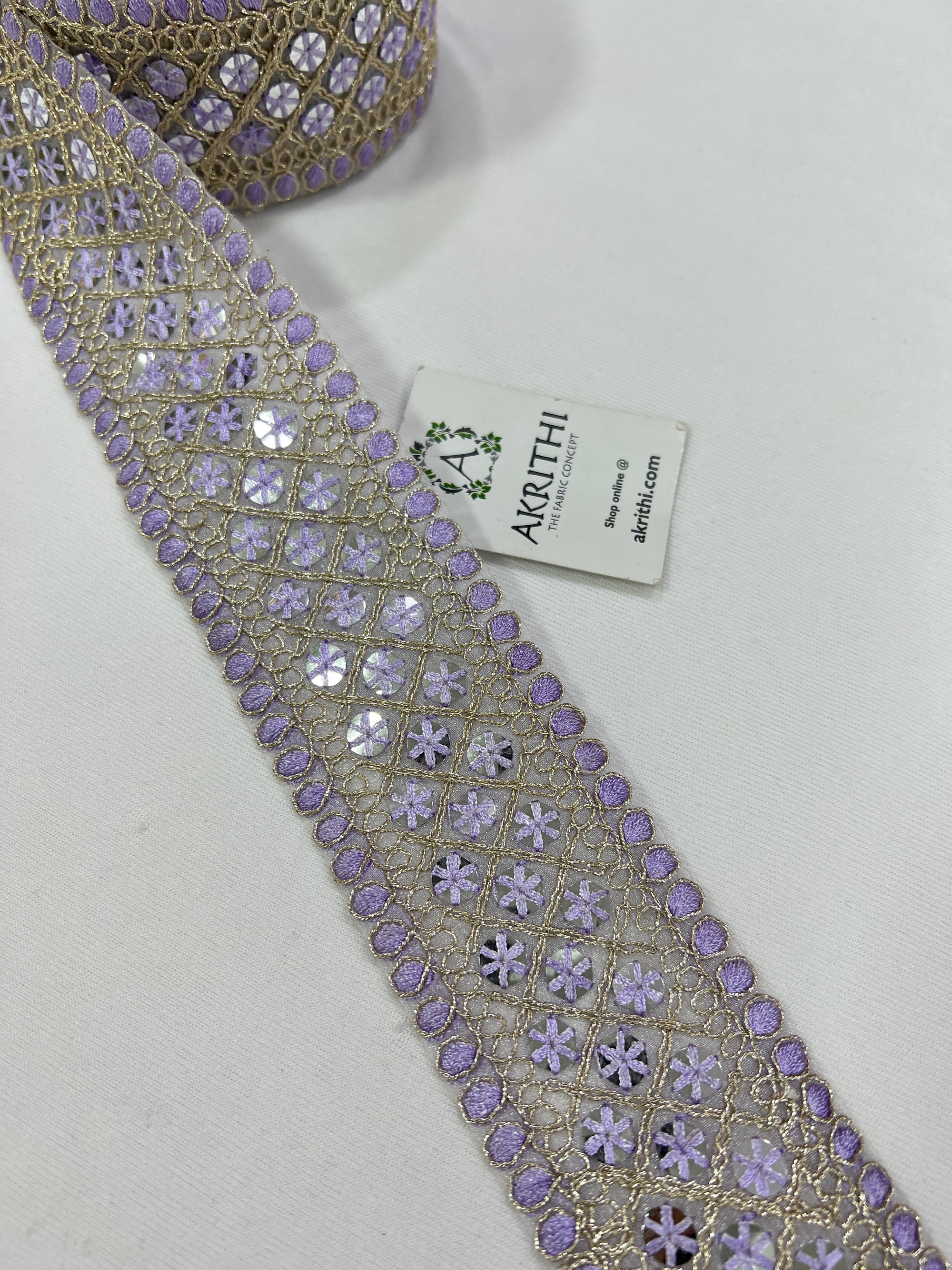 Embroidered lace 9 metres roll