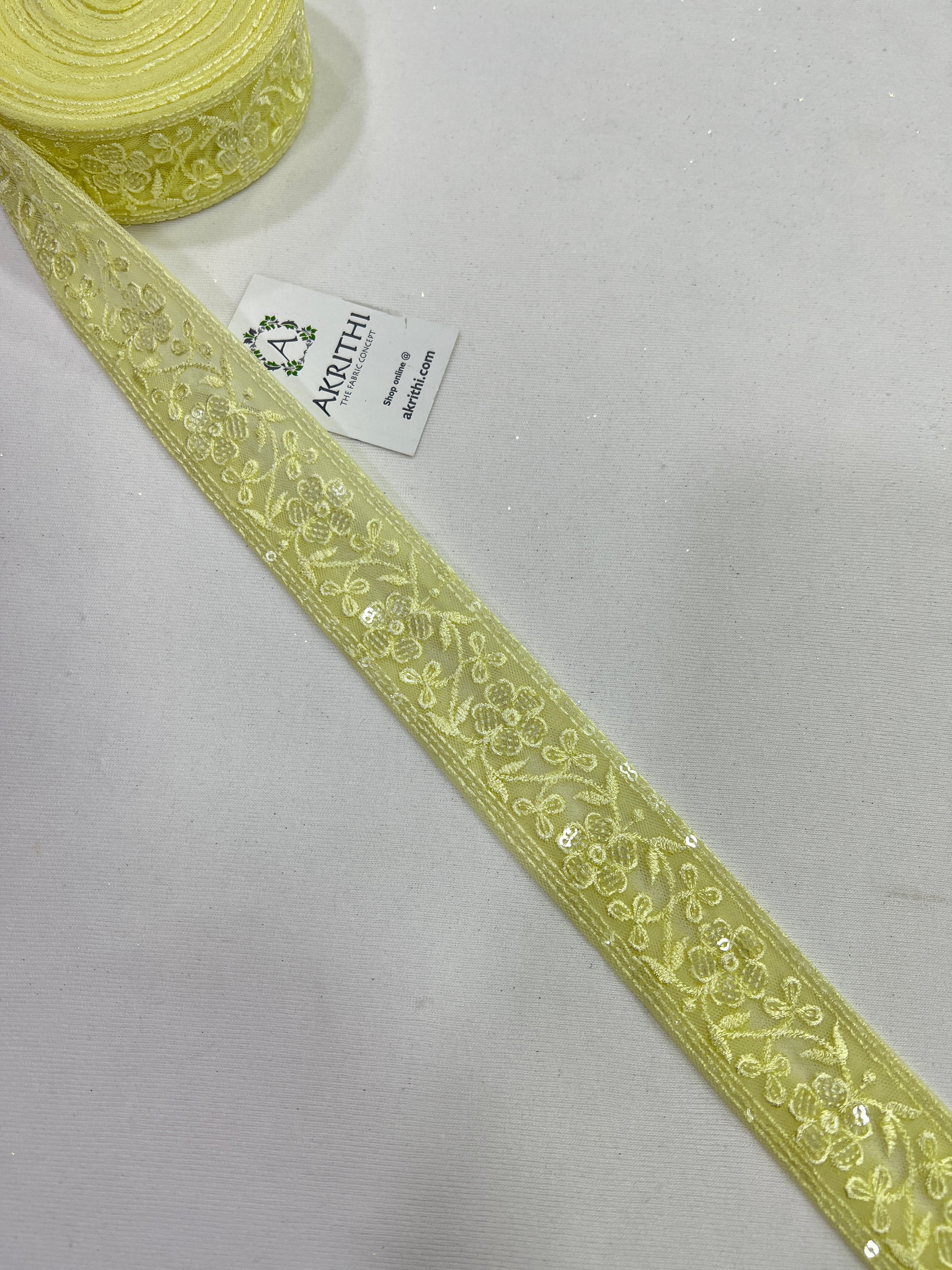 Embroidered lace 9 metres roll