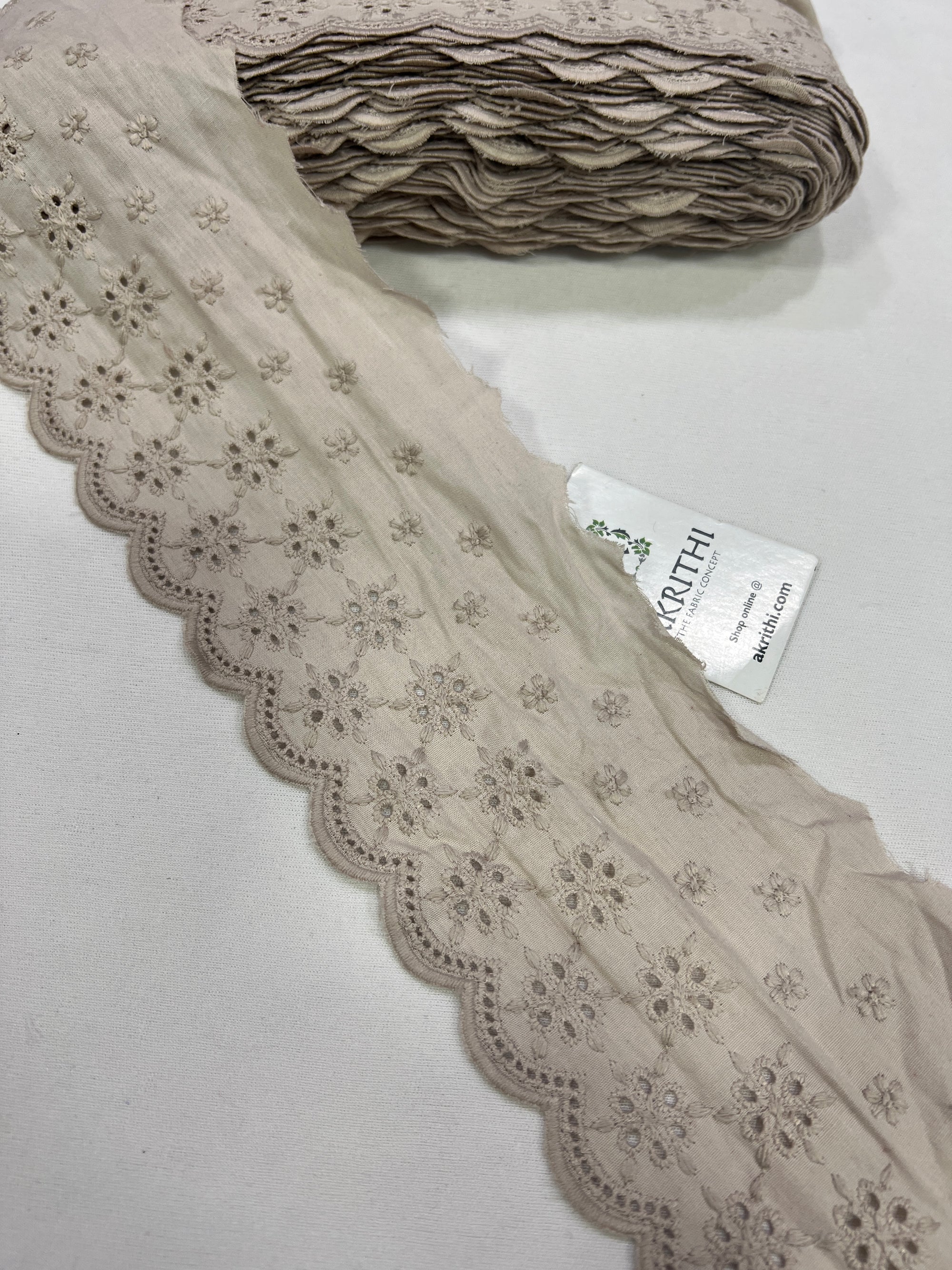 Lace per metre