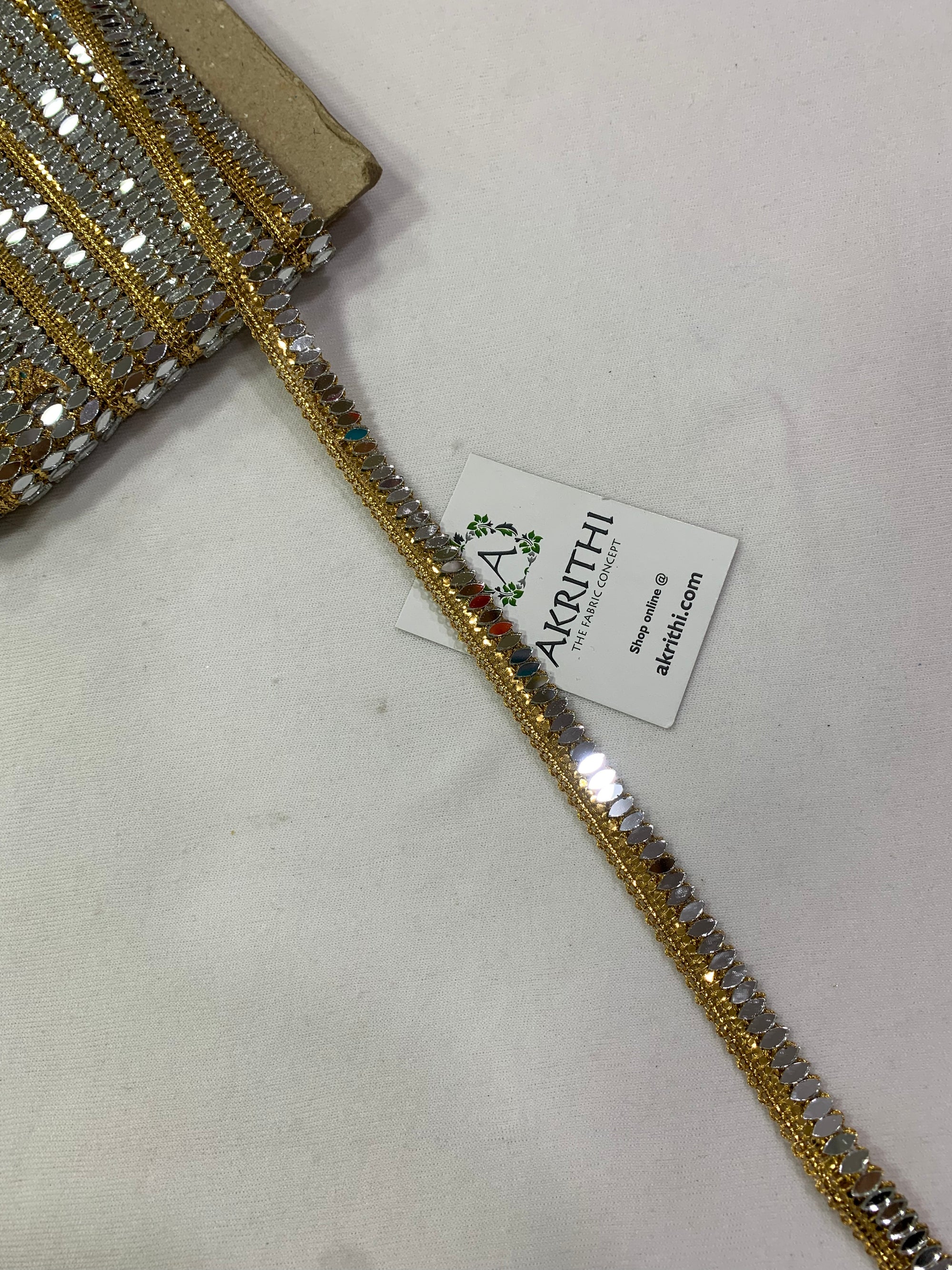 Embroidered gold lace 9 metres roll