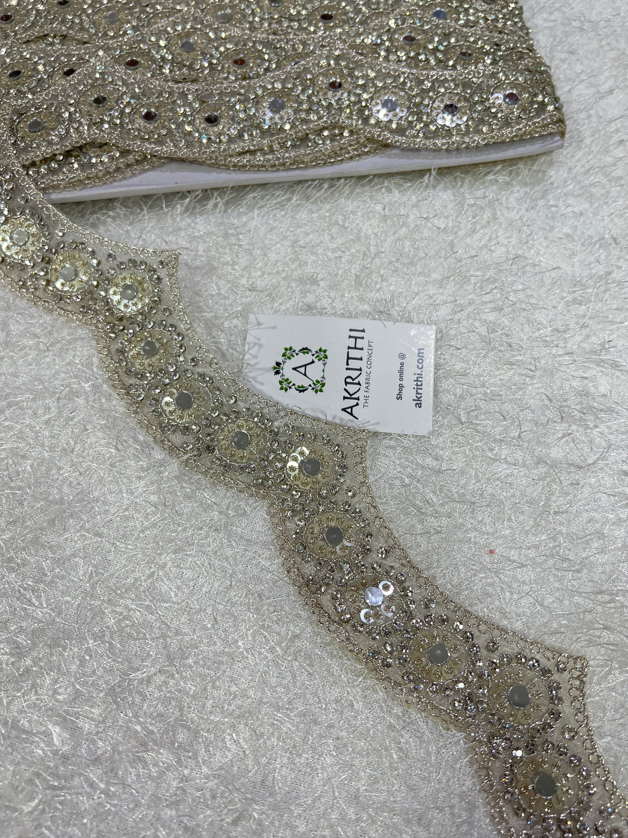 Embroidered lace 9 metres roll