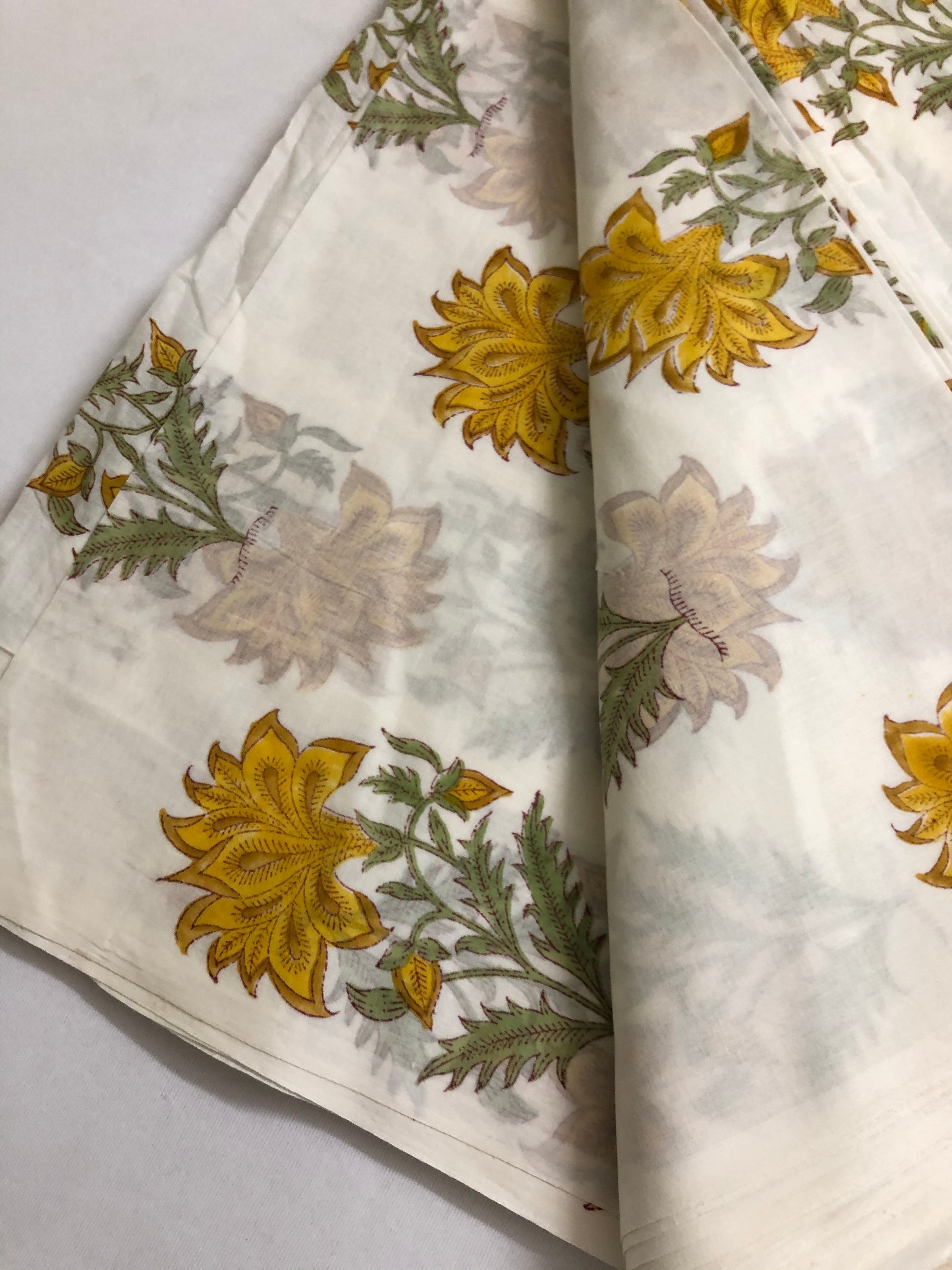Printed mul cotton fabric